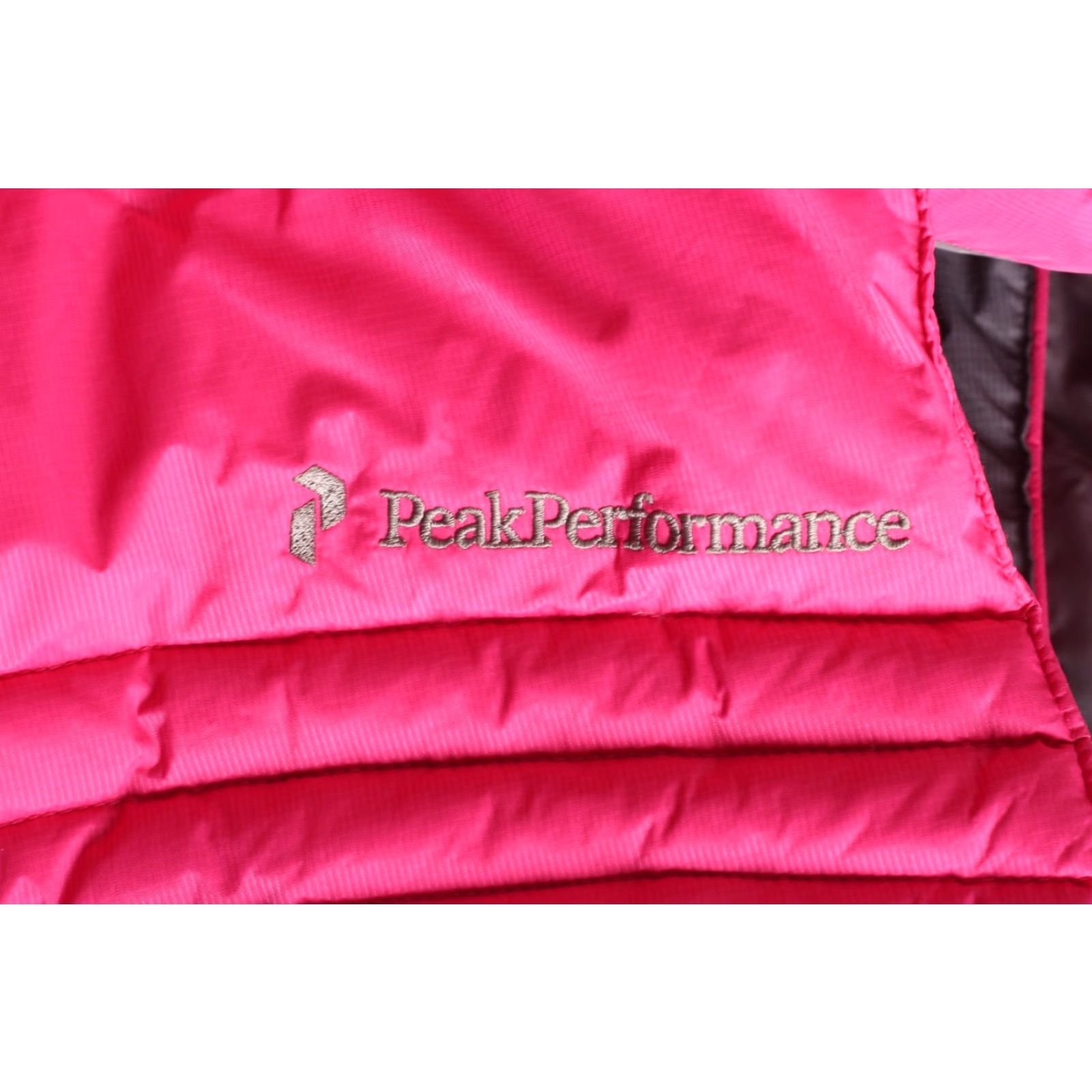 Peak Performance PEAK PERFORMANCE Hooded Down Puffer Gilet Waistcoat Women Size S Pink Vest Jacket Frequently Used Size L / US 10 / IT 46 - 6 Thumbnail