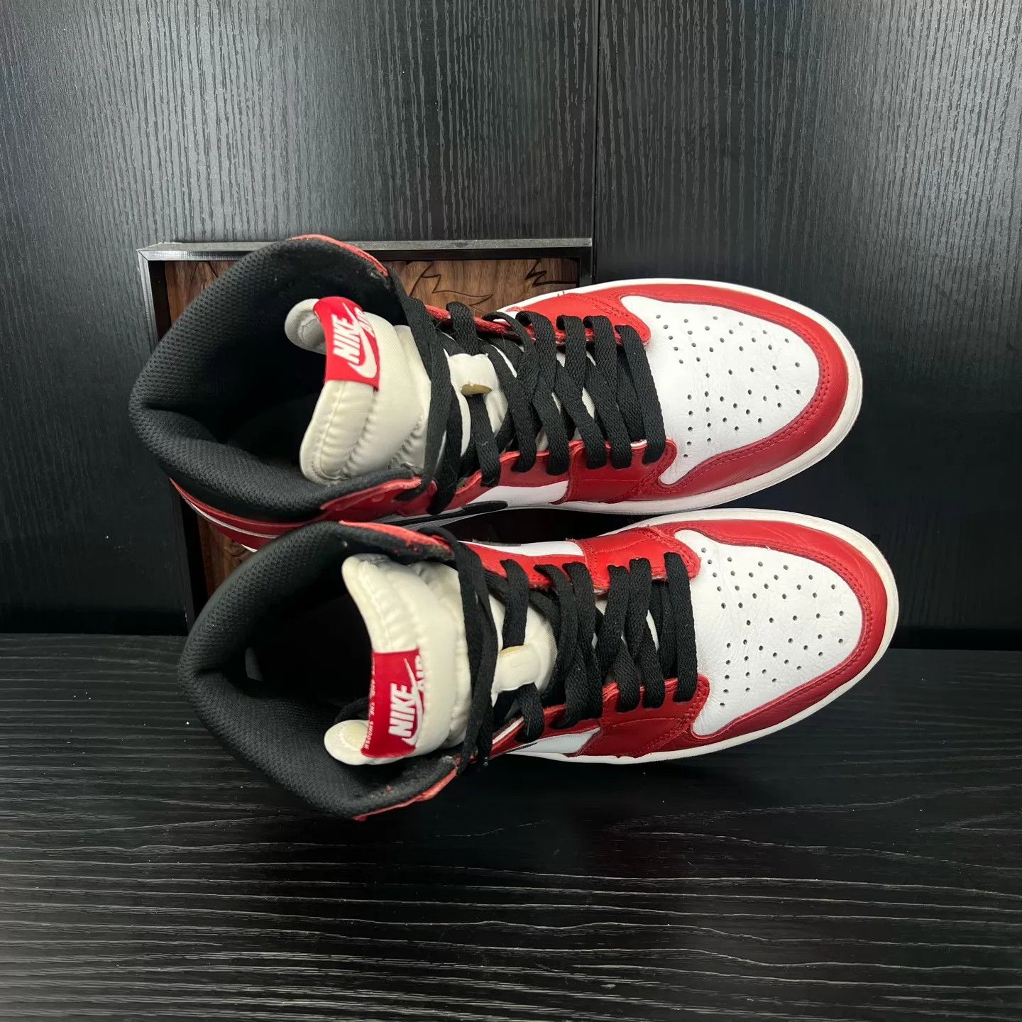 Nike AJ1 Chicago 2015 Size 42.5 Like New With Box Size US 9 / EU 42 - 3 Thumbnail