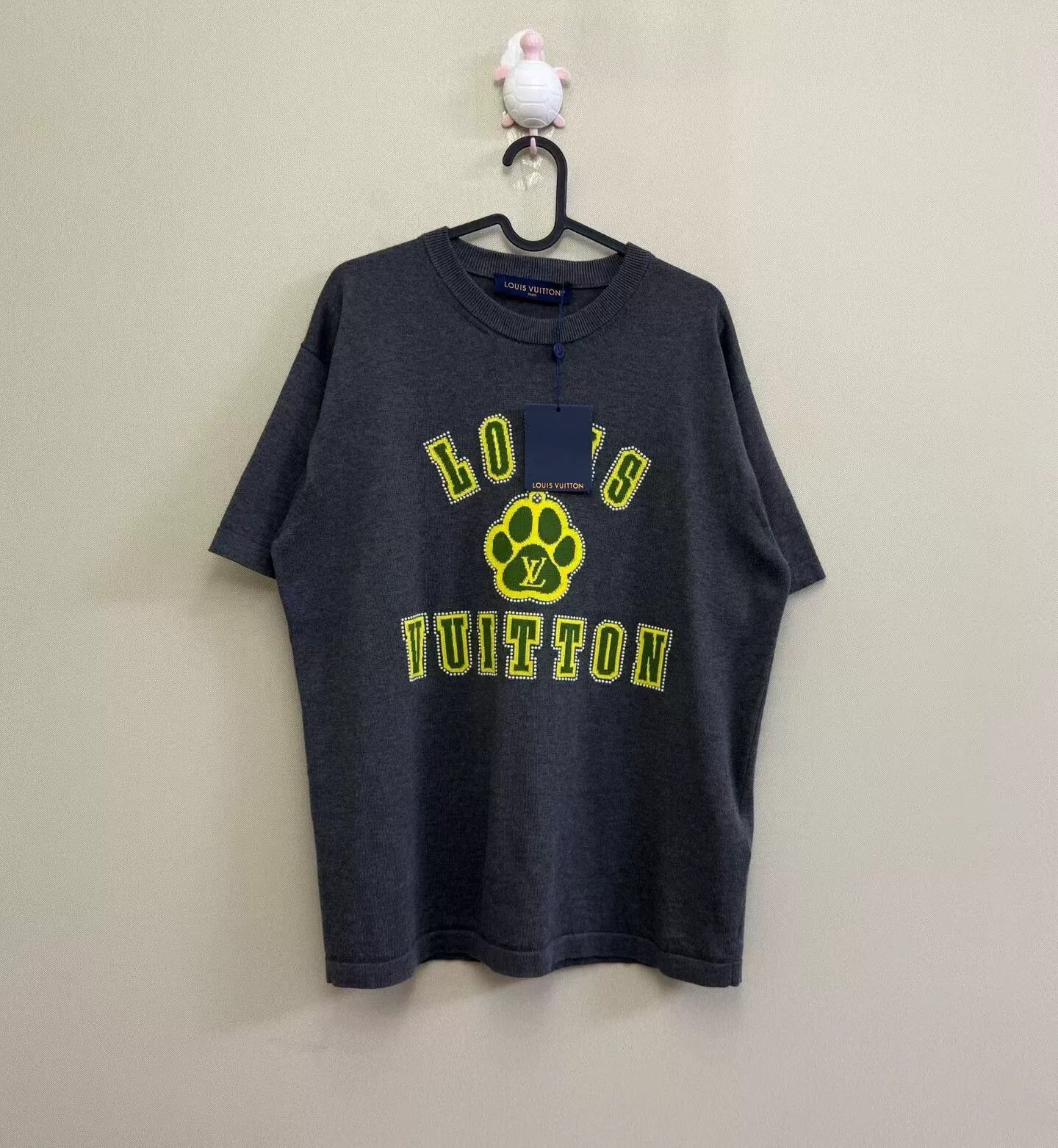 Louis Vuitton louis vuitton gray logo knit short sleeve Size US M / EU 48-50 / 2 - 1 Thumbnail