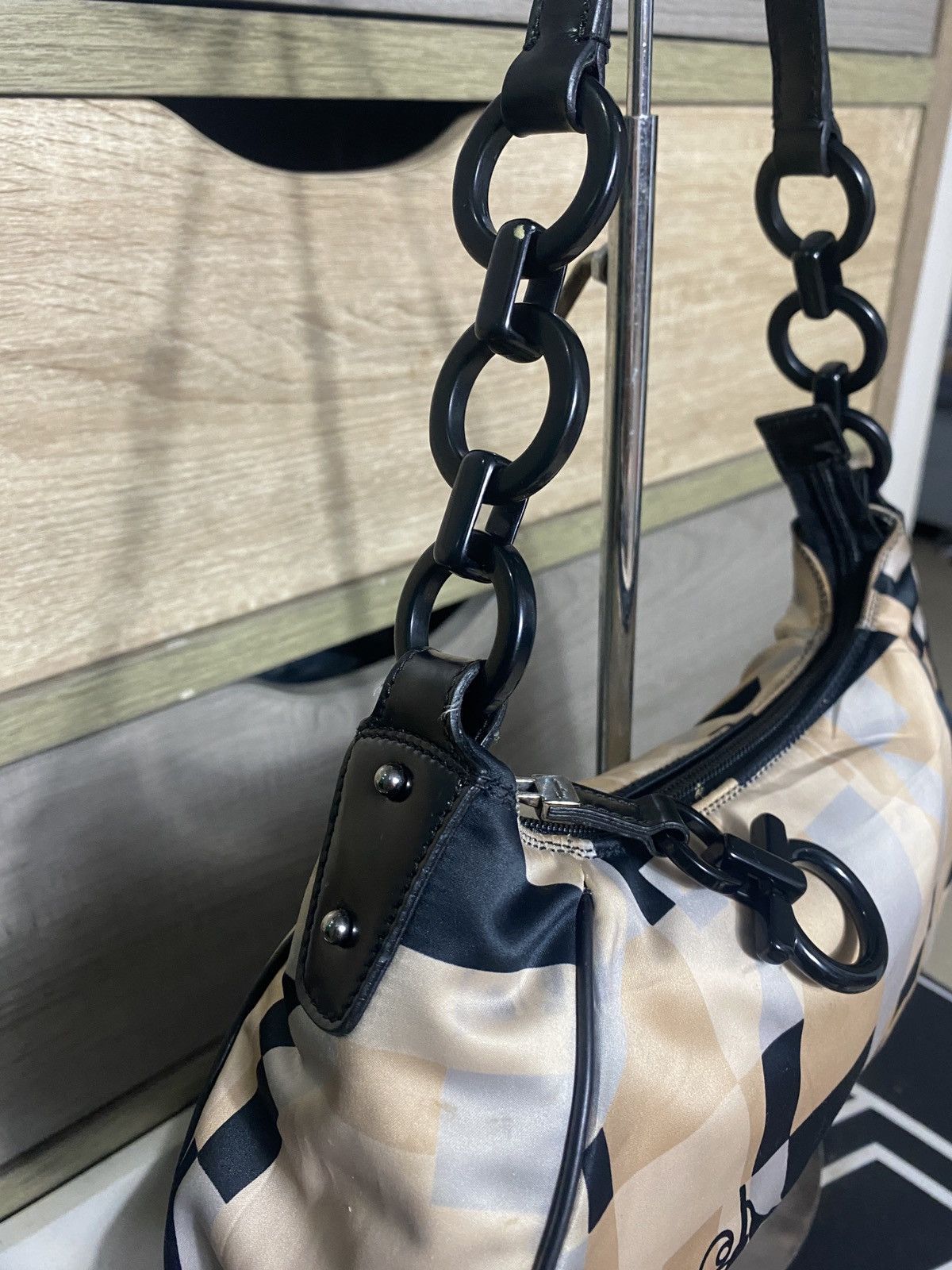 Salvatore Ferragamo Salfatore Ferragamo Satin Print Shoulder Bag Size ONE SIZE - 7 Thumbnail