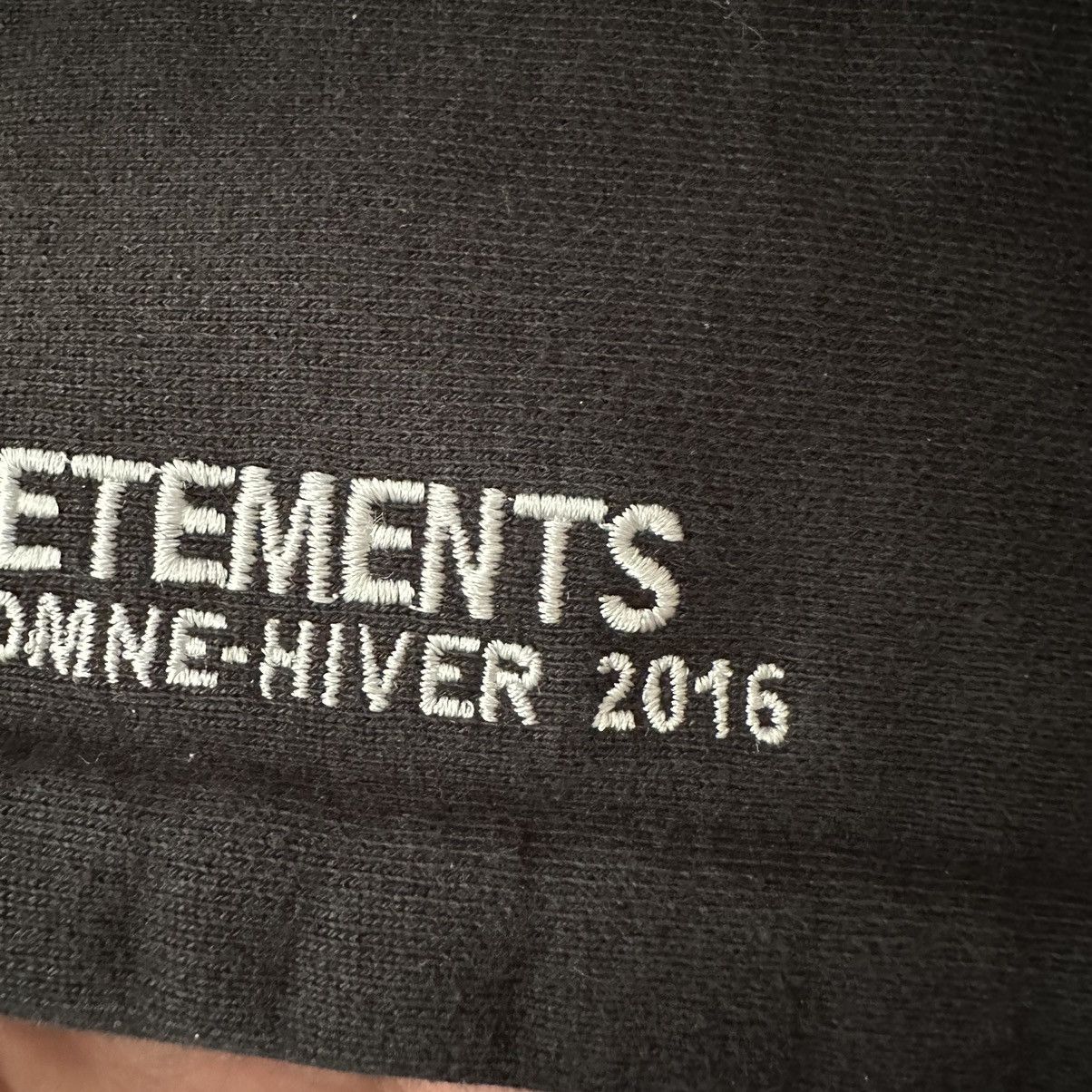 Vetements Vetements RUNWAY OG Metal Logo hoodie AW15 Size US M / EU 48-50 / 2 - 5 Thumbnail