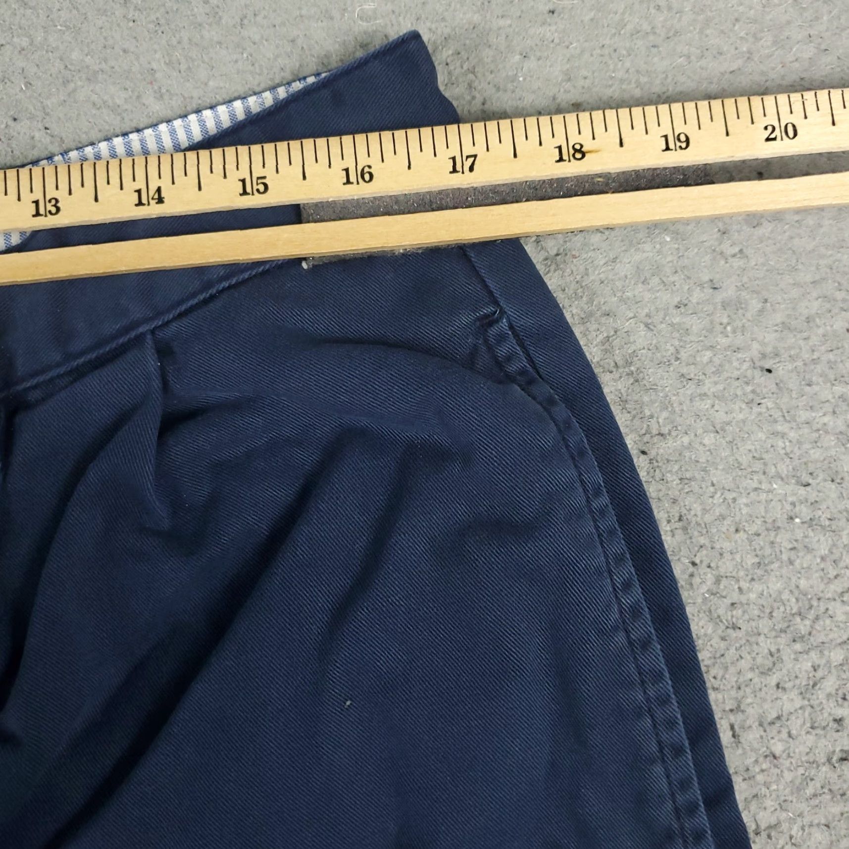Tommy Hilfiger VINTAGE Tommy Hilfiger Shorts Men Size 36 Blue Chino Pleated Casual Denim Size US 36 / EU 52 - 4 Thumbnail