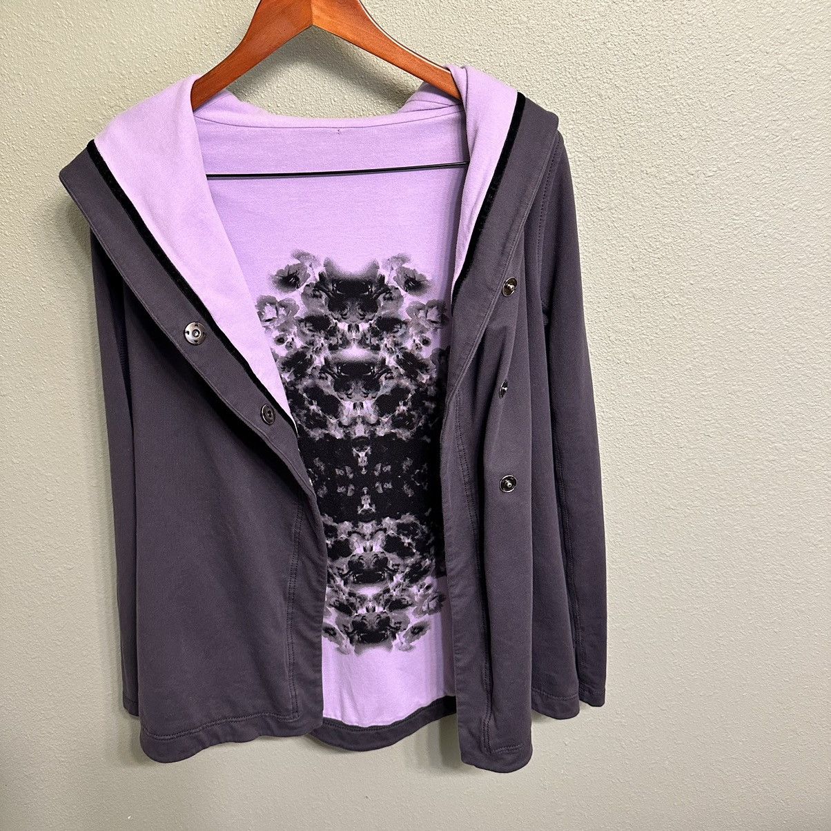 Lululemon Lululemon Gray Hooded Sweatshirt Jacket w/thumb holes Size S / US 4 / IT 40 - 3 Thumbnail