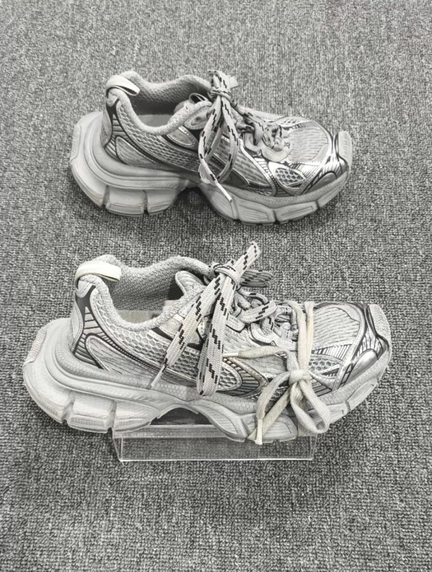 Balenciaga Balenciaga Women's White Gray Dad Shoe 35 Size US 5 / IT 35 - 4 Thumbnail