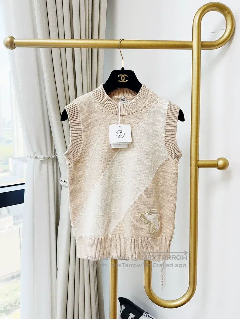 Hermes Hermes Khaki Sleeveless Knit Vest Size XS / US 0-2 / IT 36-38 - 1 Thumbnail