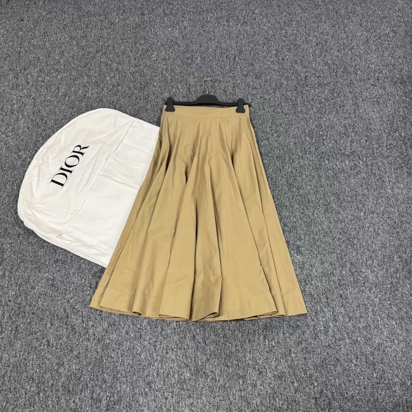 Dior Dior Women's High-Waist Pleated Khaki Skirt 38 Size 27" / US 4 / IT 40 - 2 Thumbnail