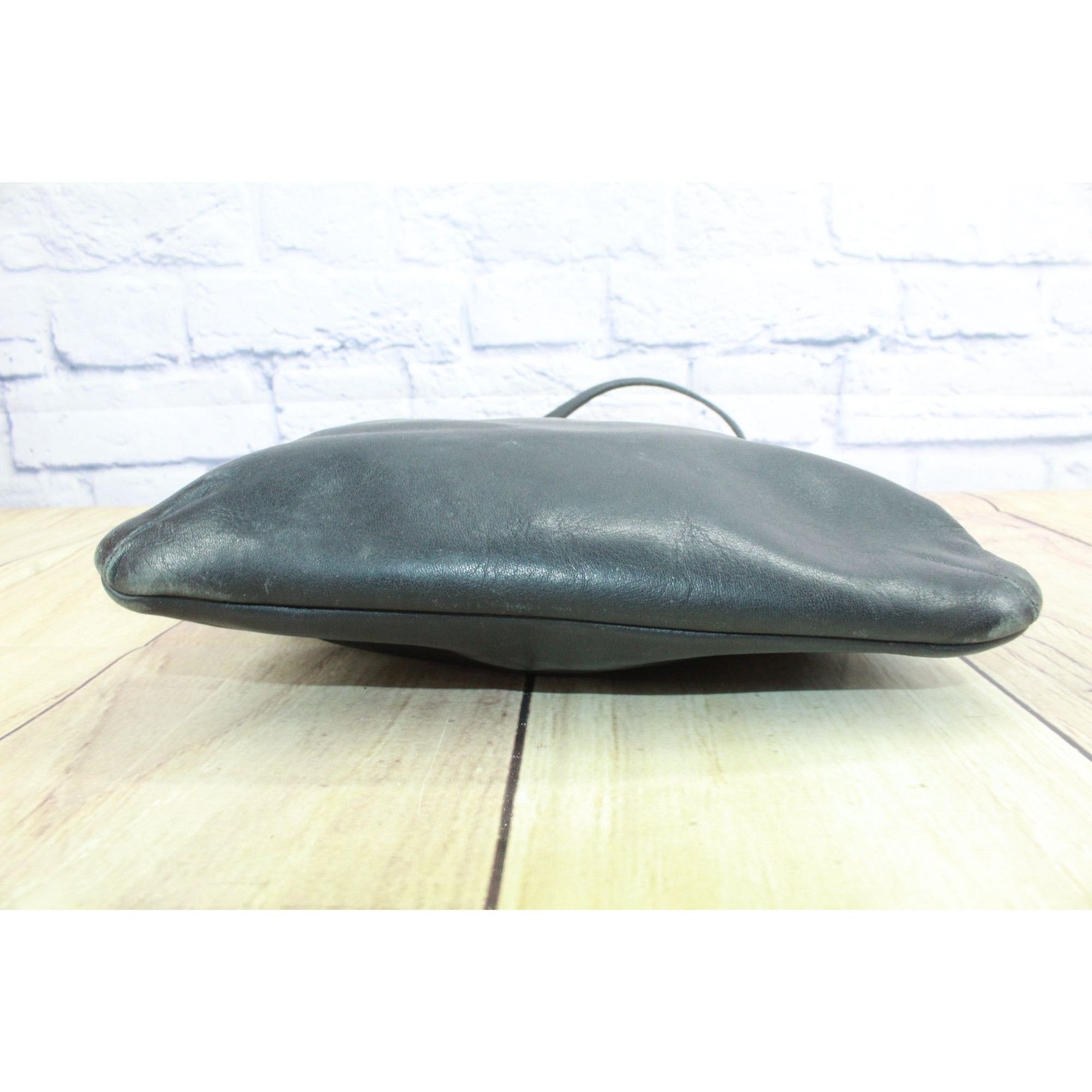 Coach Vintage 2000 Coach Black Leather Chelsea Crossbody Bag Size ONE SIZE - 9 Thumbnail