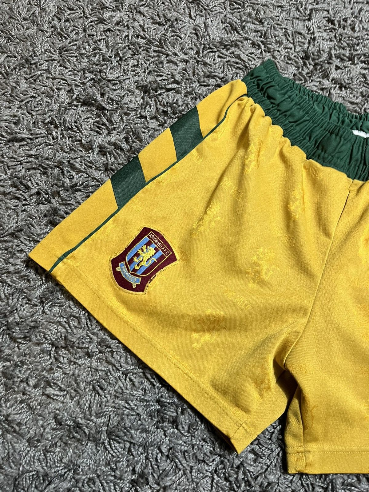 Reebok REEBOK ASTON VILLA VINTAGE 1996/97 FOOTBALL SOCCER SHORTS Size US 30 / EU 46 - 2 Thumbnail