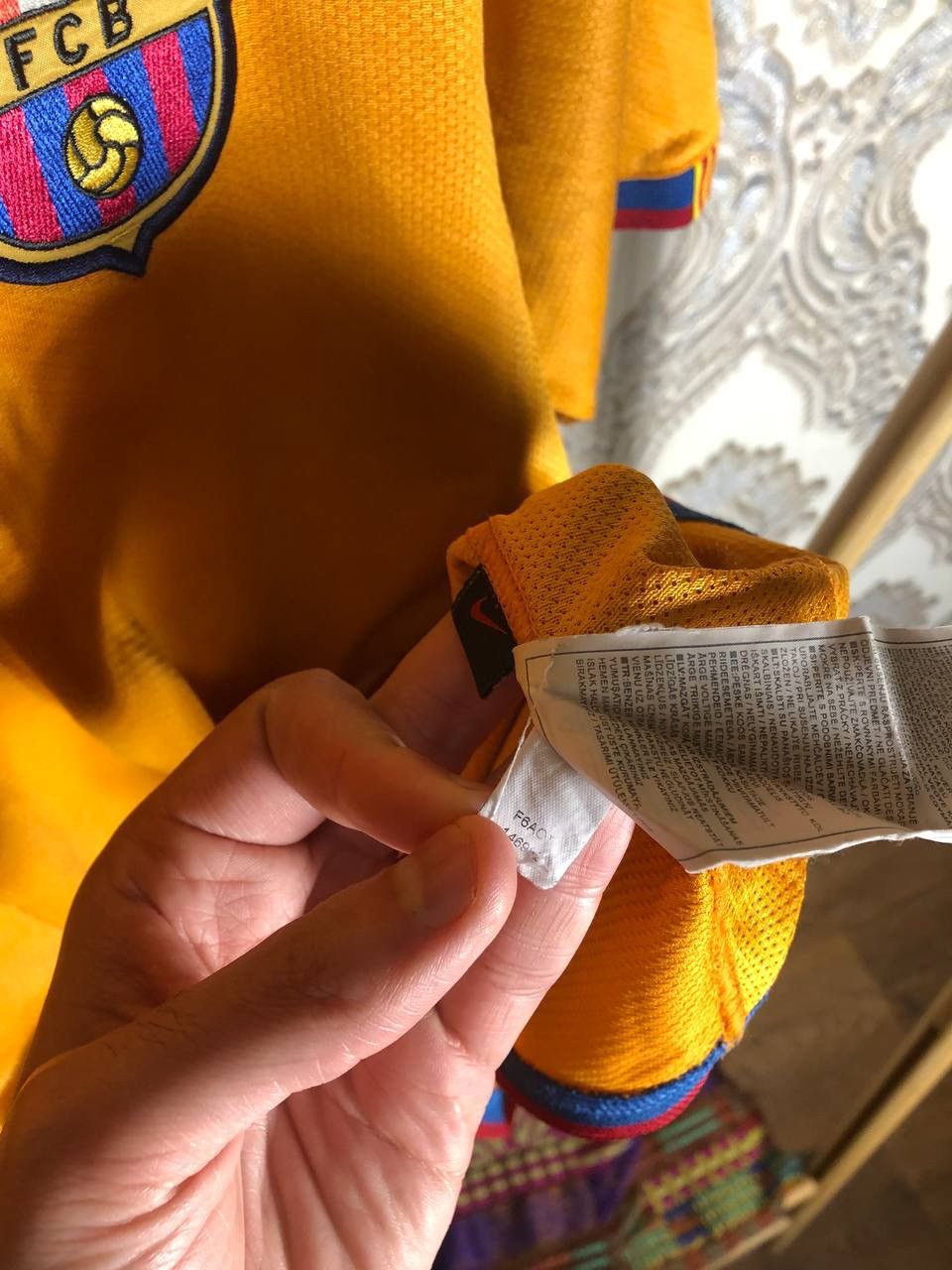 Nike VINTAGE NIKE FC BARCELONA SPAIN SOCCER JERSEY RETRO Y2K 90s Size US S / EU 44-46 / 1 - 7 Thumbnail