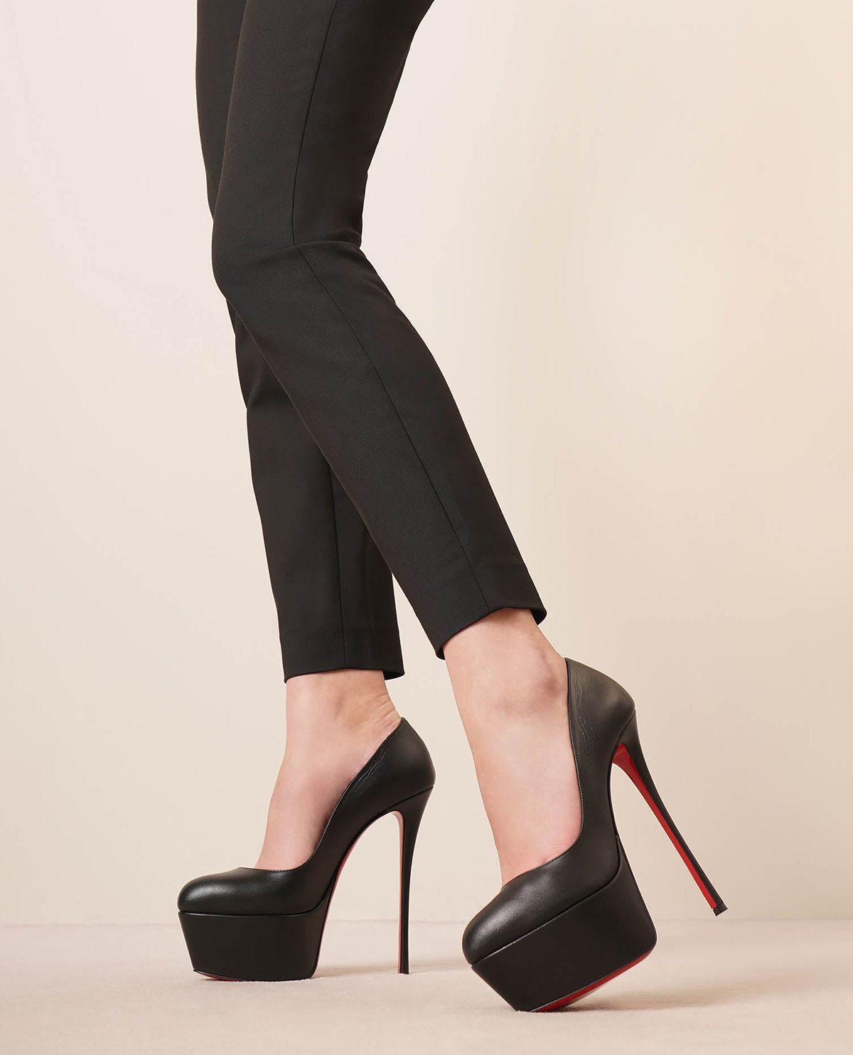 Christian Louboutin o1w1db10325 Pumps in Black Size US 6 / IT 36 - 2 Thumbnail