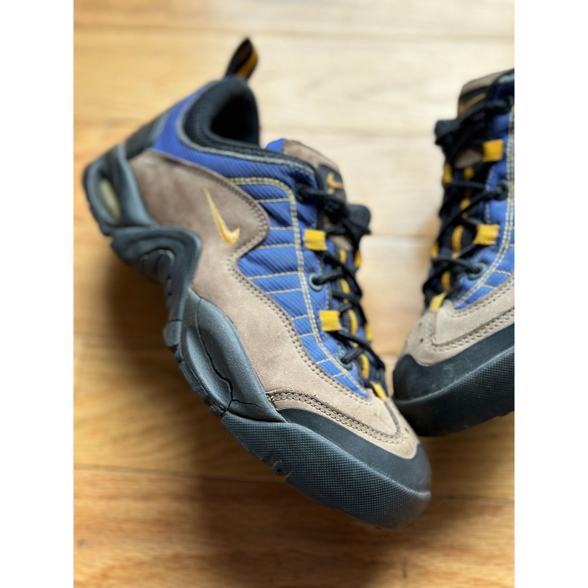 Nike ACG VINTAGE NIKE ACG LOW NAVY TAN LEATHER SHOES MENS SIZE 8.5 RA Size US 8.5 / EU 41-42 - 2 Thumbnail