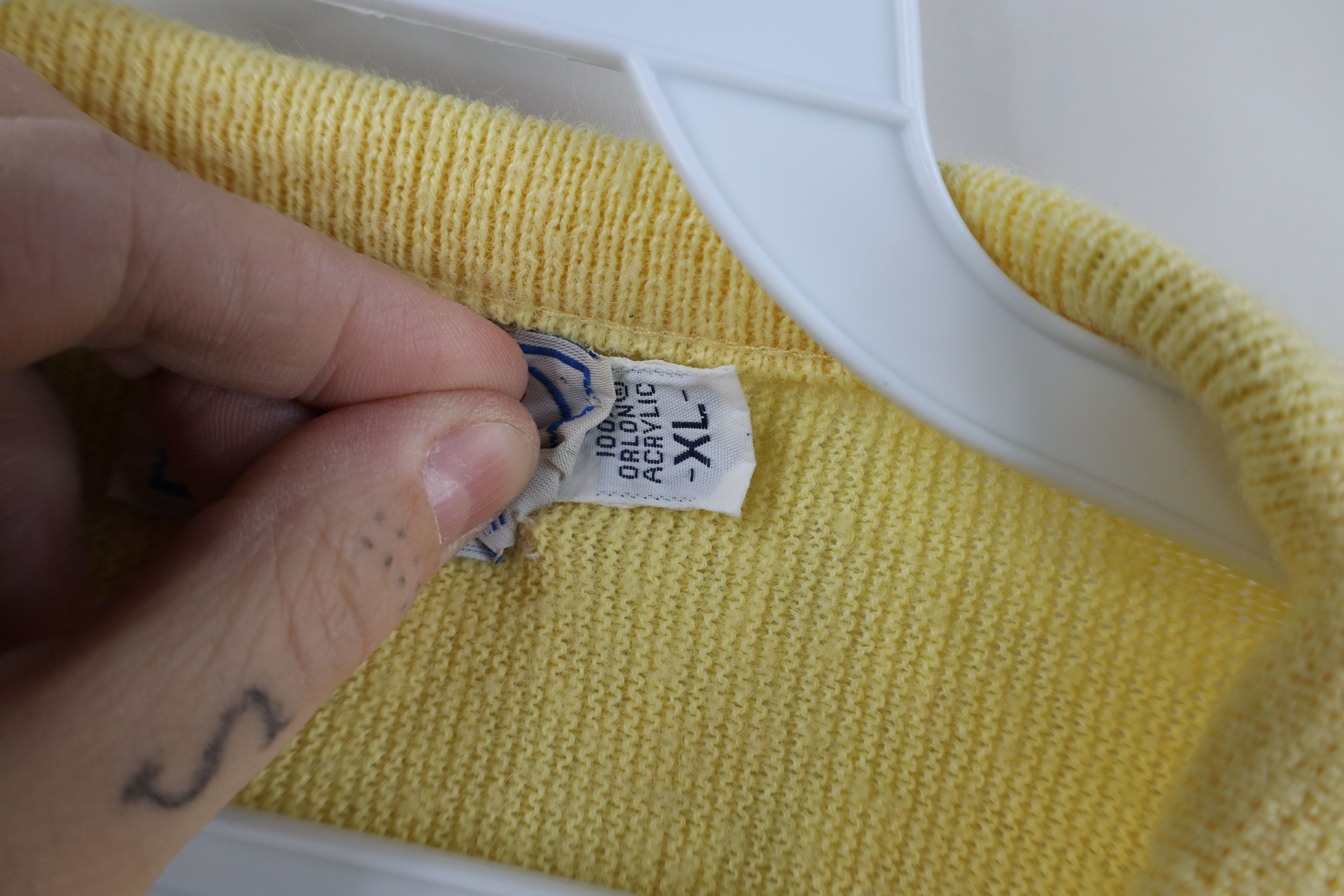 Lacoste Vintage 80s Izod Lacoste Croc Logo Knit V-Neck Sweater USA Size US XL / EU 56 / 4 - 9 Thumbnail