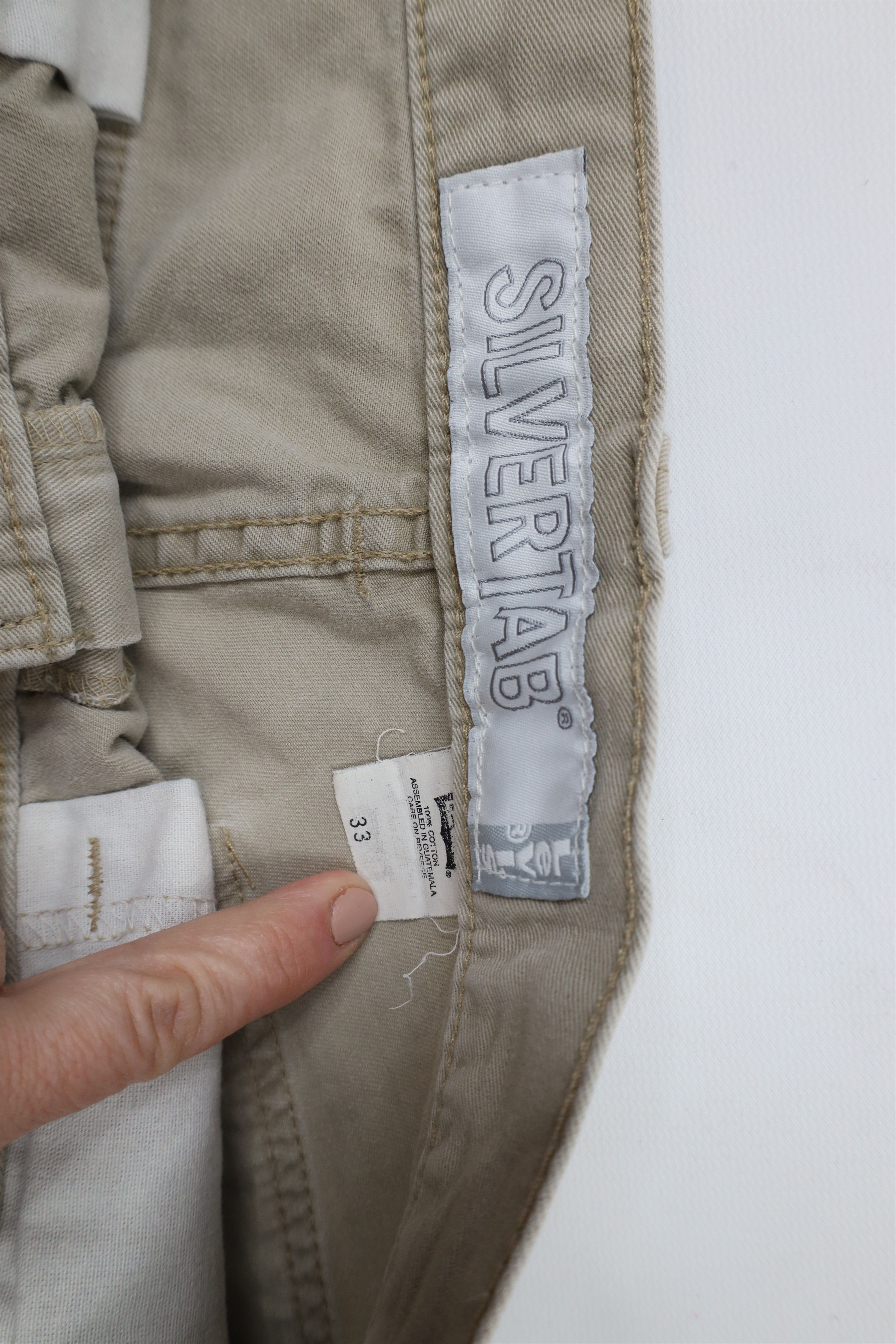 Levi's × Vintage Vintage 90s Levis Silvertab Loose Fit Cargo Shorts Beige Size US 33 - 8 Thumbnail