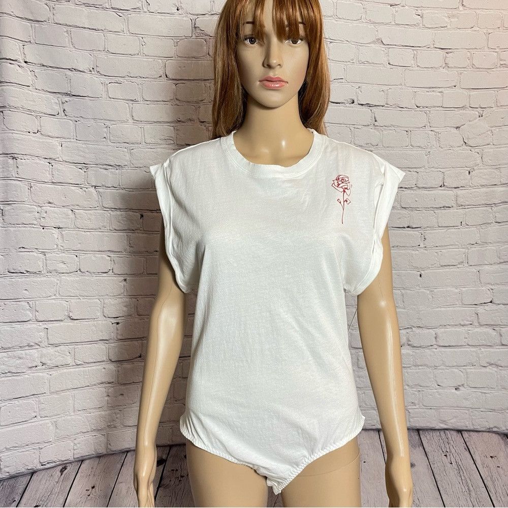 Free People NWT New $78 Free People Go-To Graphic White Bodysuit Size M Size M / US 6-8 / IT 42-44 - 3 Thumbnail