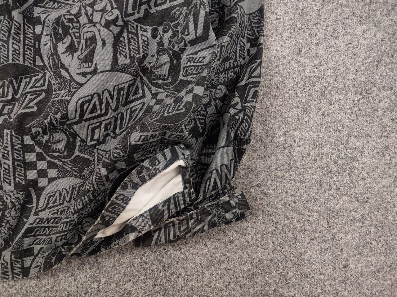 Santa Cruz Skateboards Santa Cruz El Jefe All-Over Pattern Long Sleeve Zip Jacket Size US L / EU 52-54 / 3 - 9 Thumbnail