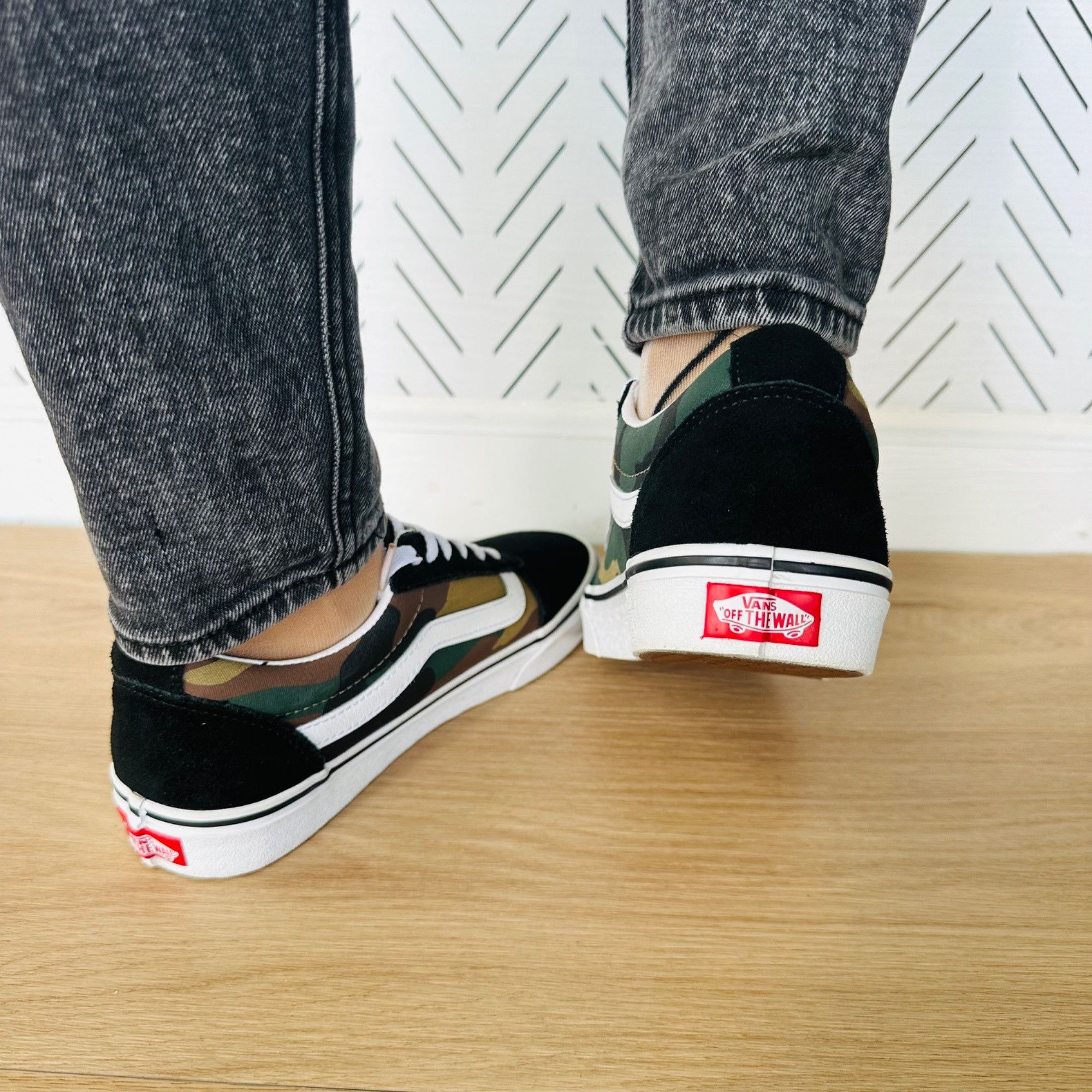 Vans 🤩Women Shoes Sz 8.5 Vans Old Skool Low Black Green Camo Lo Size US 8.5 / IT 38.5 - 6 Thumbnail