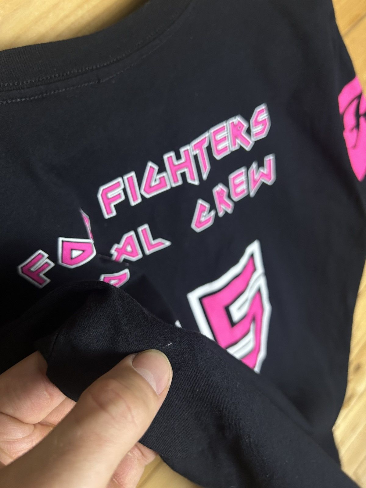 Band Tees Foo Fighters local crew t shirt Size US L / EU 52-54 / 3 - 8 Thumbnail