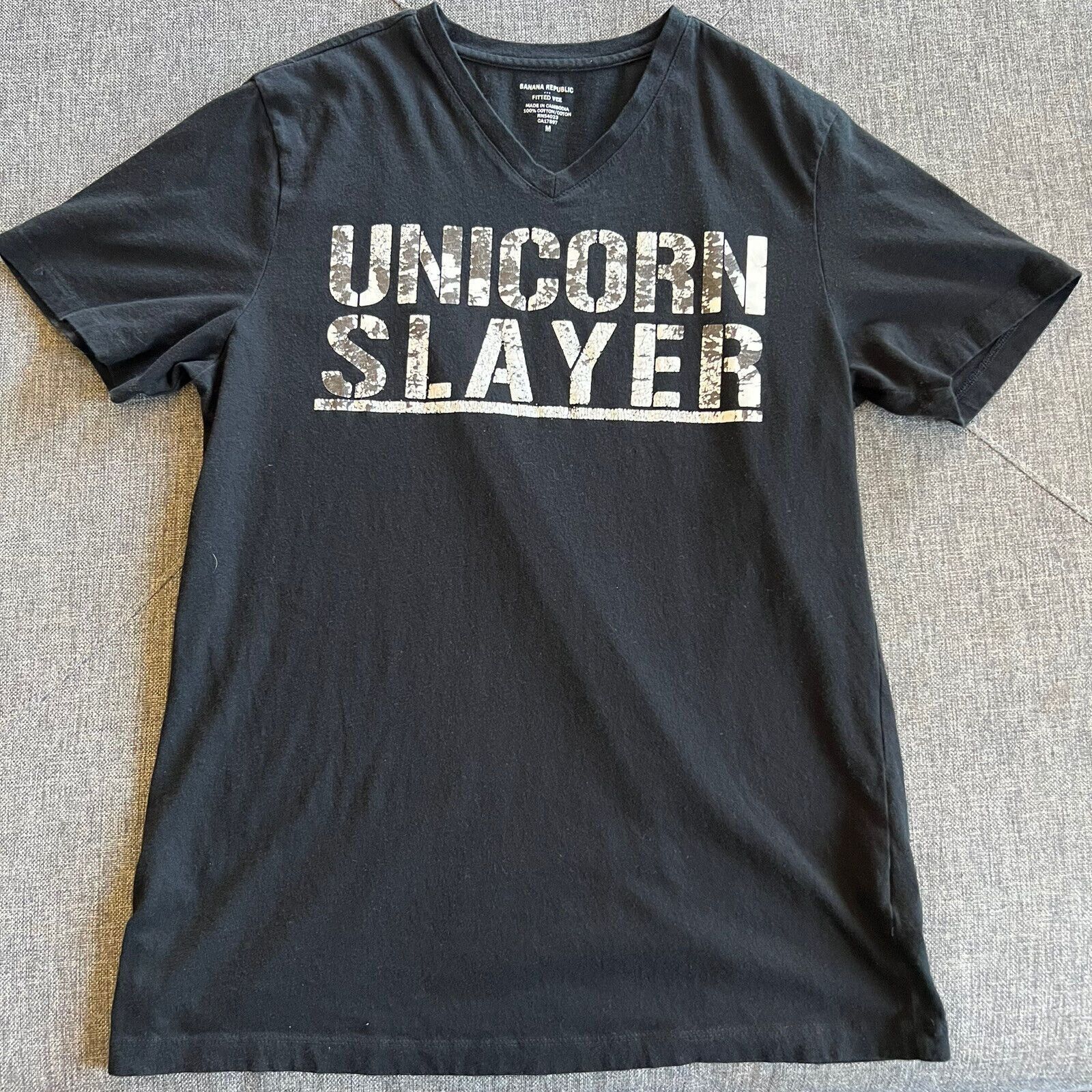 Banana Republic Banana Republic Black "Unicorn Slayer" V-Neck T-Shirt M Fitt Size US M / EU 48-50 / 2 - 1 Thumbnail