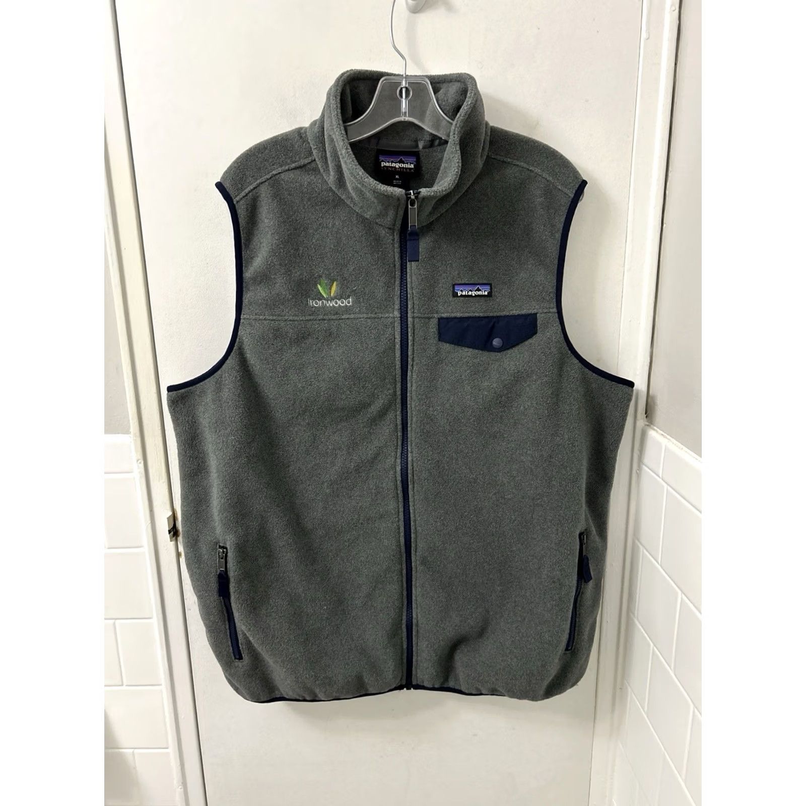 Patagonia Patagonia Synchilla Vest Mens XL Gray Navy Full Zip Snap Pockets Embroidered Logo Outdoor Active Wear Quilted Fleece Jacketless? Size US XL / EU 56 / 4 - 2 Thumbnail