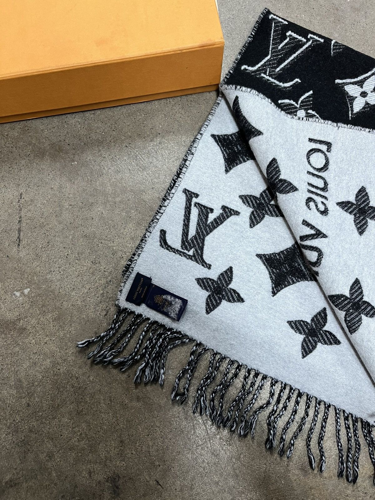 Louis Vuitton Louis Vuitton Scarf Size ONE SIZE - 3 Thumbnail