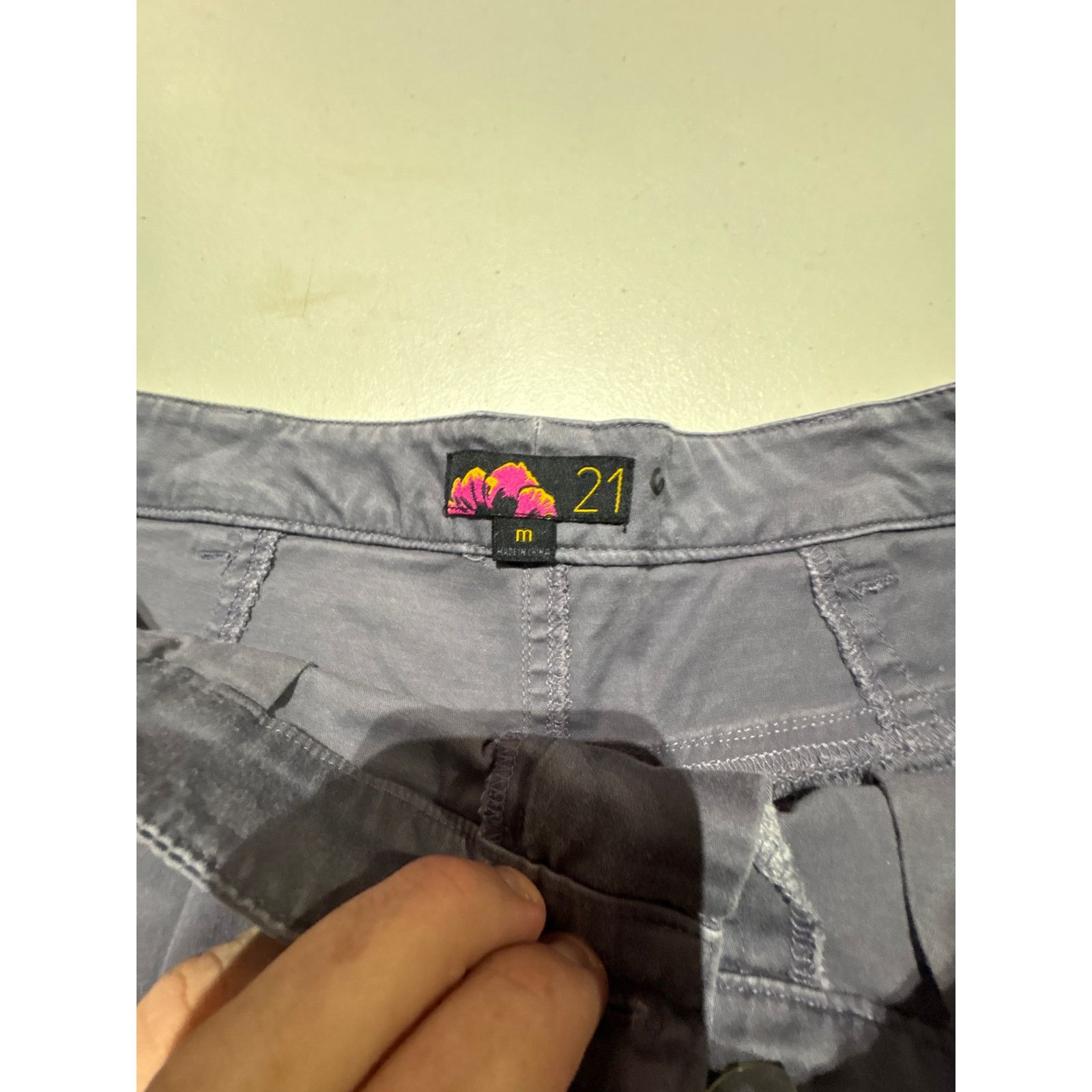 Forever 21 Forever Twenty One Women’s Medium Gray Cuffed Shorts Casual Size 28" / US 6 / IT 42 - 3 Thumbnail