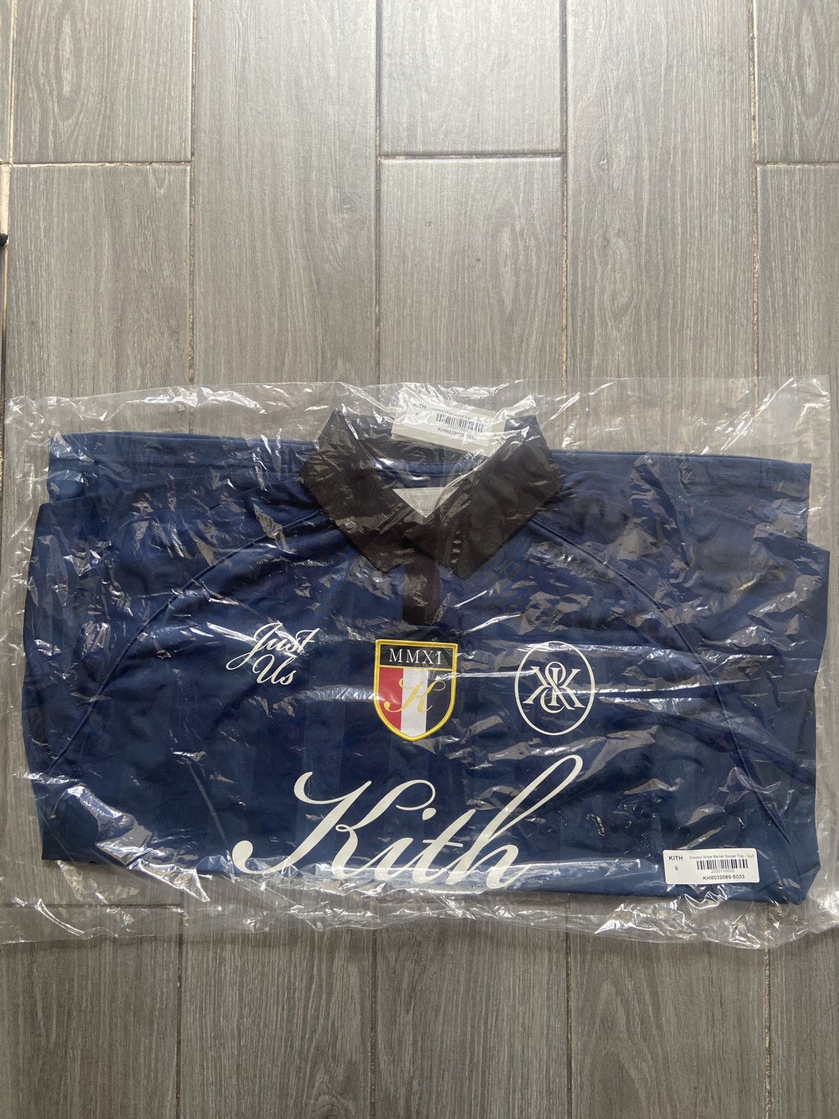 Kith Kith Shadow Stripe Marcel Soccer Jersey size Small Gulf Size US S / EU 44-46 / 1 - 1 Thumbnail