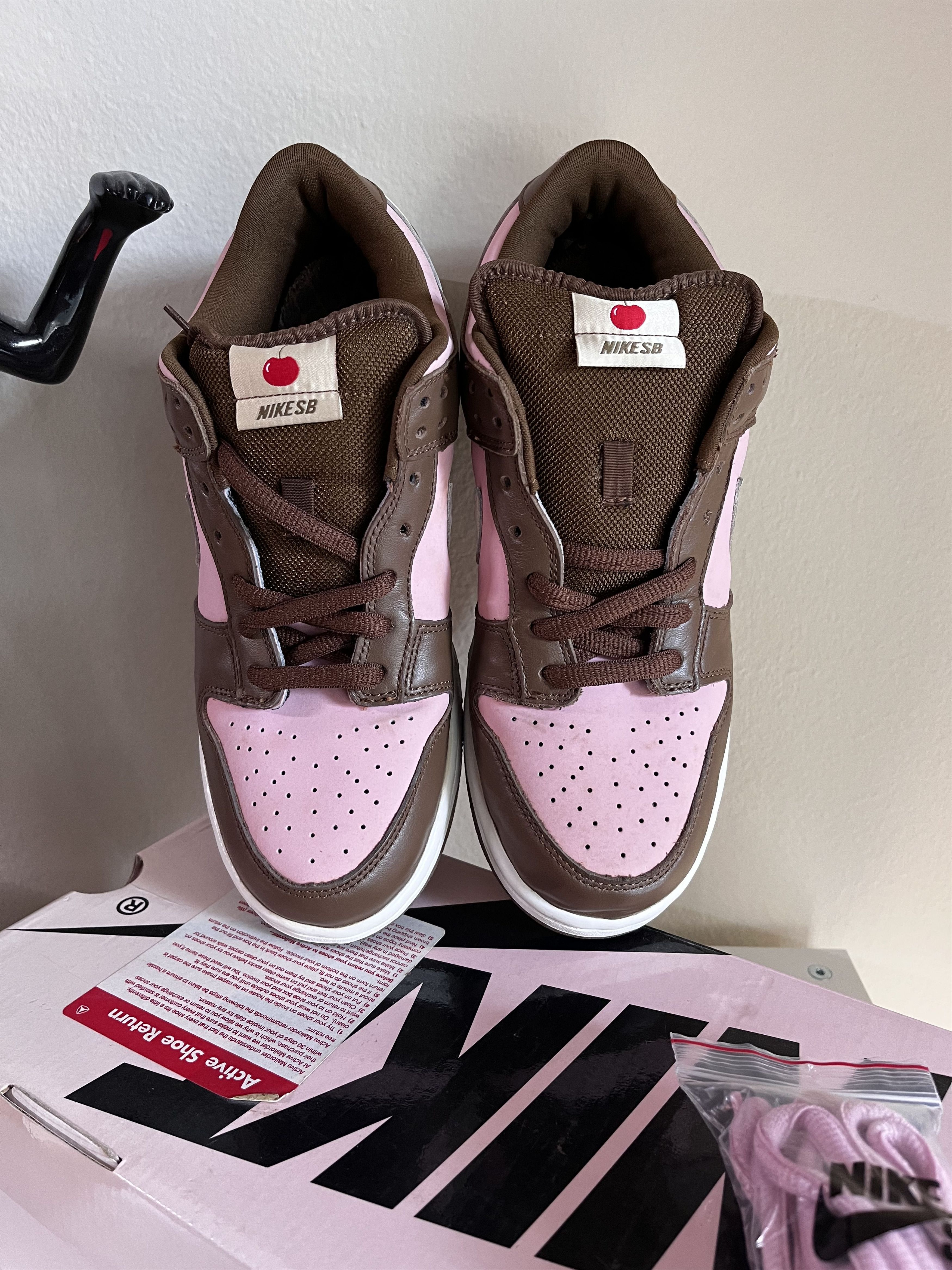 Nike SB 2005_VNDS_NIKE SB DUNK LOW PRO STUSSY CHERRY_US10 Size US 10 / EU 43 - 1 Thumbnail