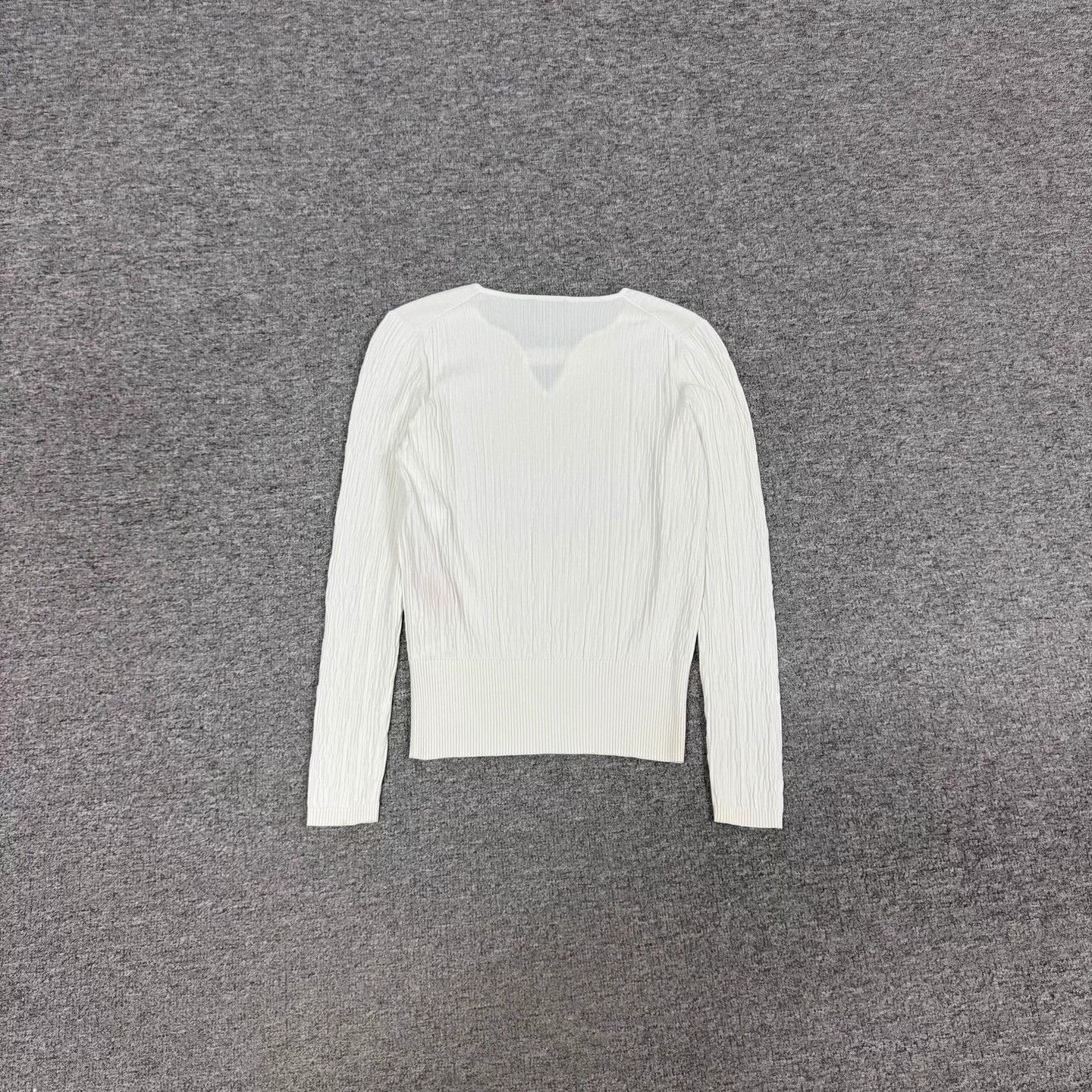 Chanel Chanel V-neck gold horsebit knit top 36 99 new Size XS / US 0-2 / IT 36-38 - 2 Thumbnail