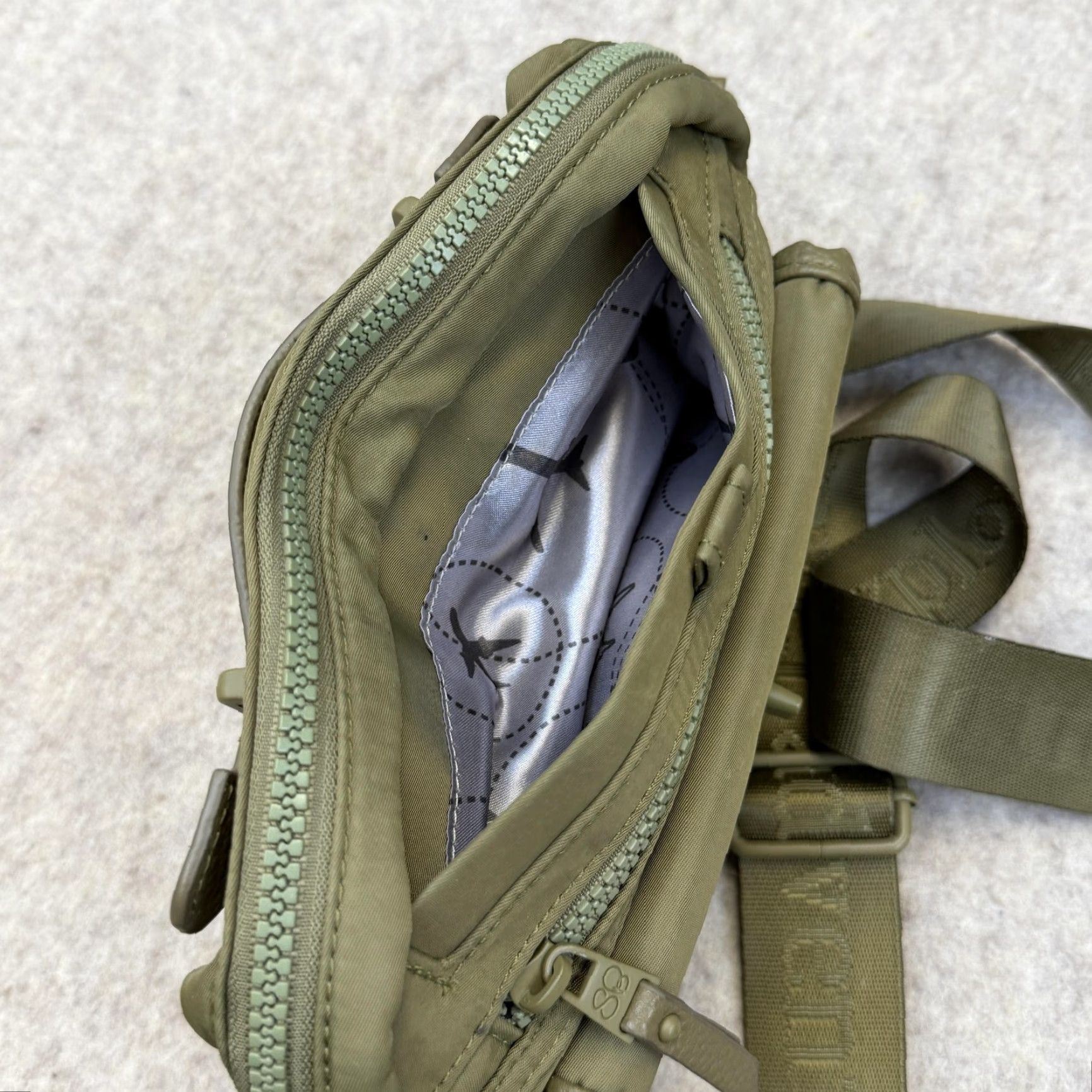 Vintage Travel Crossbody Bag Unisex Small Green Adjustable Strap Zip Pockets Detachable Size ONE SIZE - 7 Thumbnail