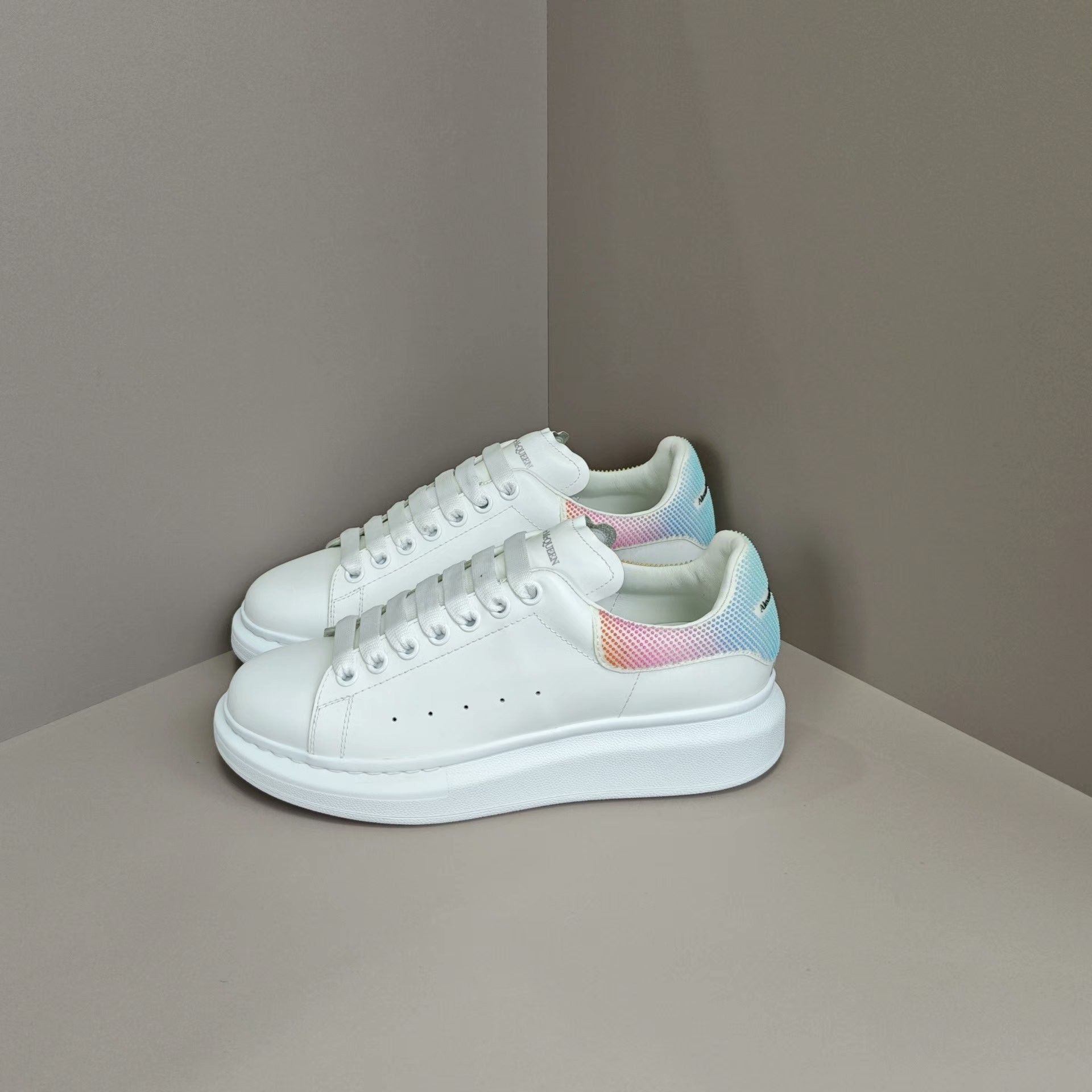Alexander McQueen Alexander McQueen White Lowtop Sneakers us_10 Women Size US 10 / IT 40 - 1 Thumbnail