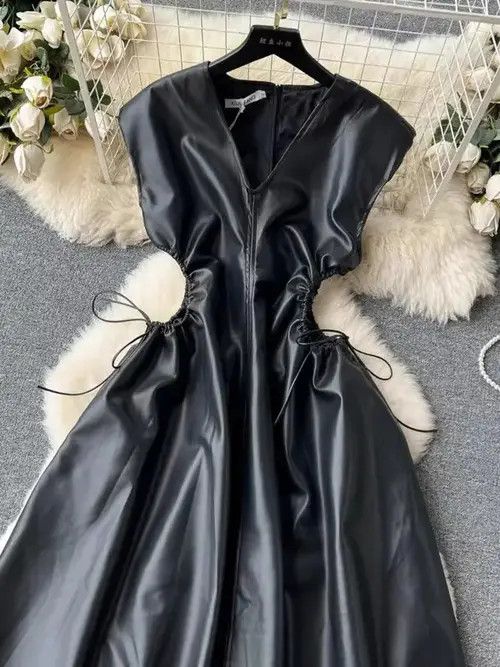 Designer × Japanese Brand × Vintage Black hottie V-neck PU leather design long dress Size M / US 6-8 / IT 42-44 - 3 Thumbnail