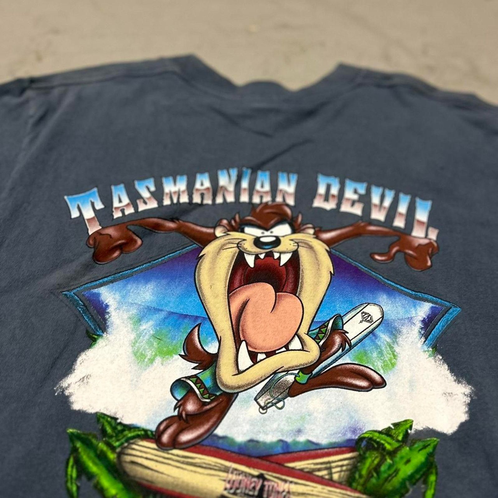 Other Looney Tunes Thrashed Classic Surf Tasmanian Devil T-Shirt Size US L / EU 52-54 / 3 - 2 Thumbnail