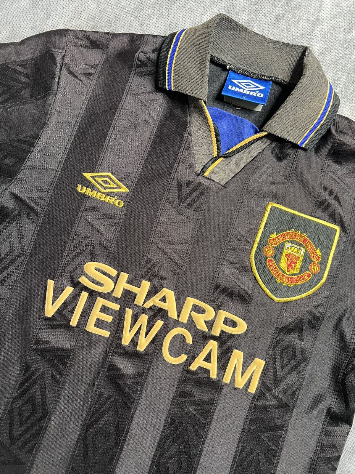 Umbro Manchester United 1993 Football Shirt Jersey Size US S / EU 44-46 / 1 - 2 Thumbnail