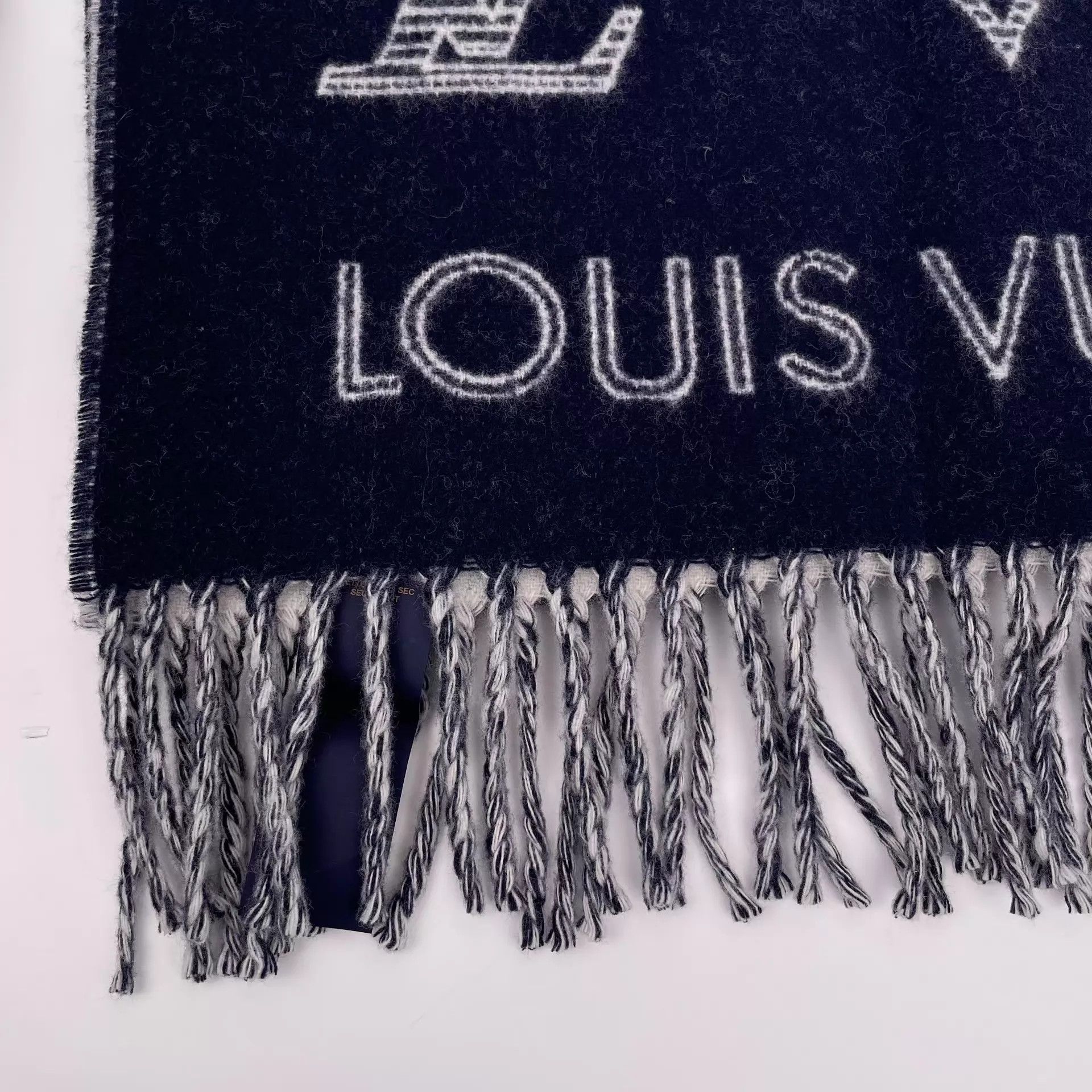 Louis Vuitton LV All-Over Print Navy Scarf Size ONE SIZE - 8 Thumbnail