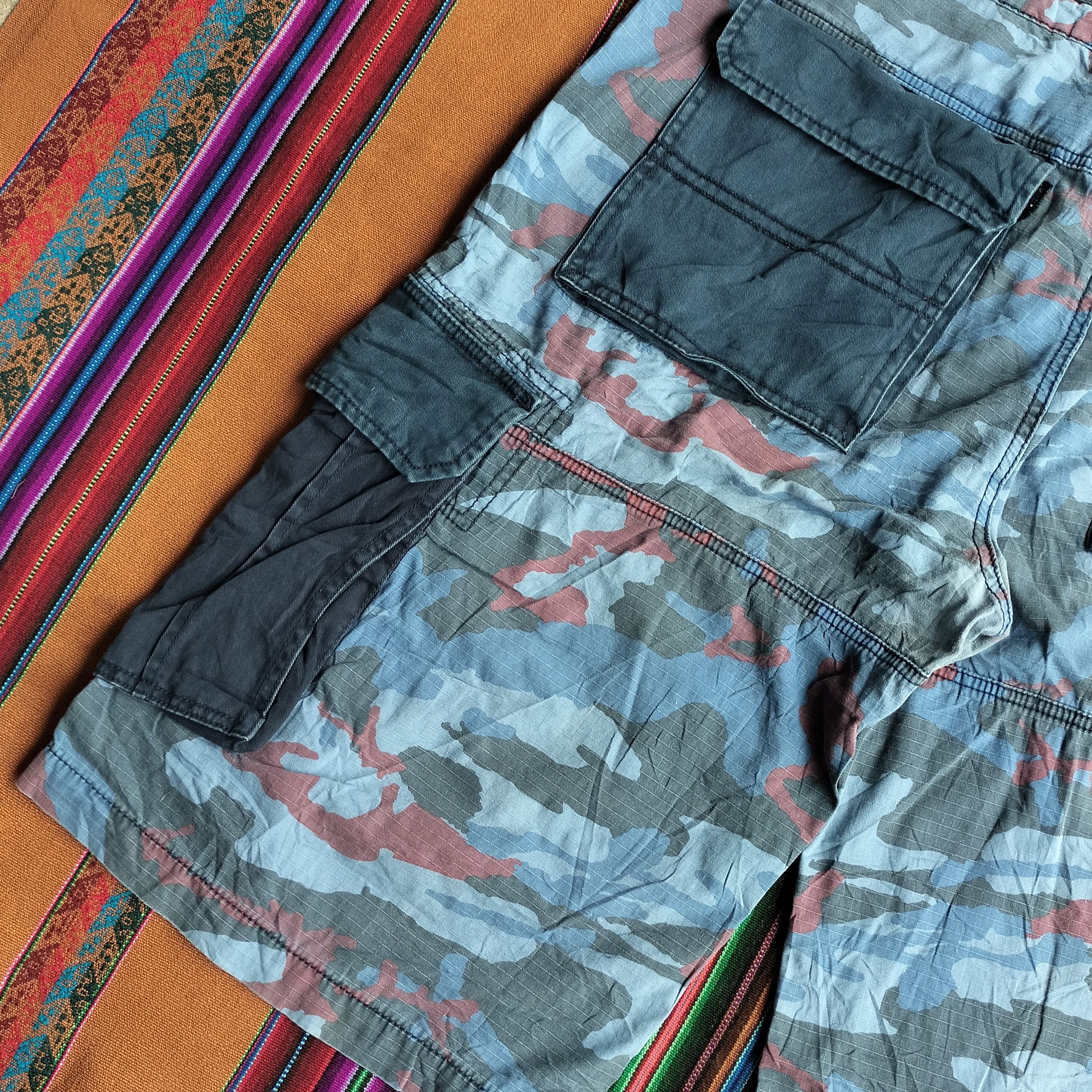 Marithe + Francois Girbaud Marithe francoi girbaud camouflage hybrid cargo short Size US 40 / EU 56 - 15 Thumbnail