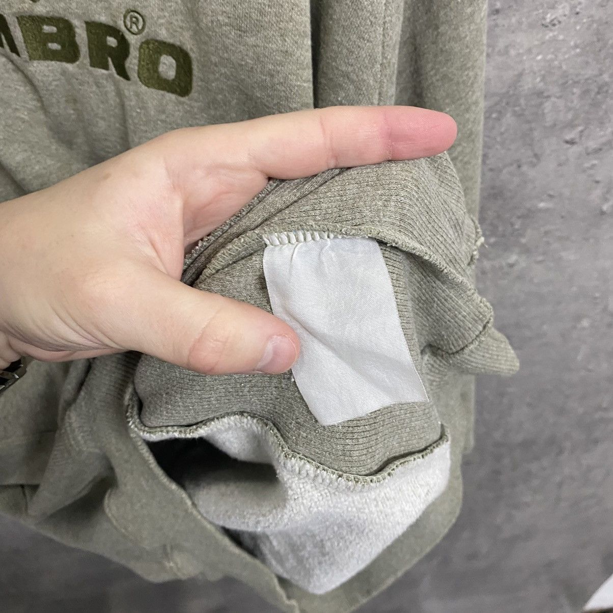 Umbro Vintage Umbro Sweatshirt Big Logo Size XL Streetwear Size US XL / EU 56 / 4 - 12 Thumbnail