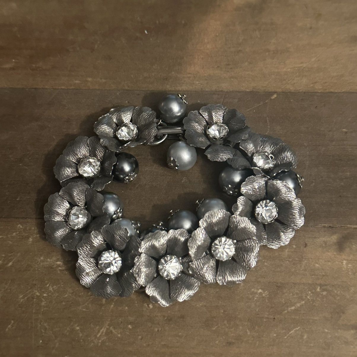 Vintage Vintage silver tone flower link bracelet with pearl dangles Size ONE SIZE - 6 Thumbnail