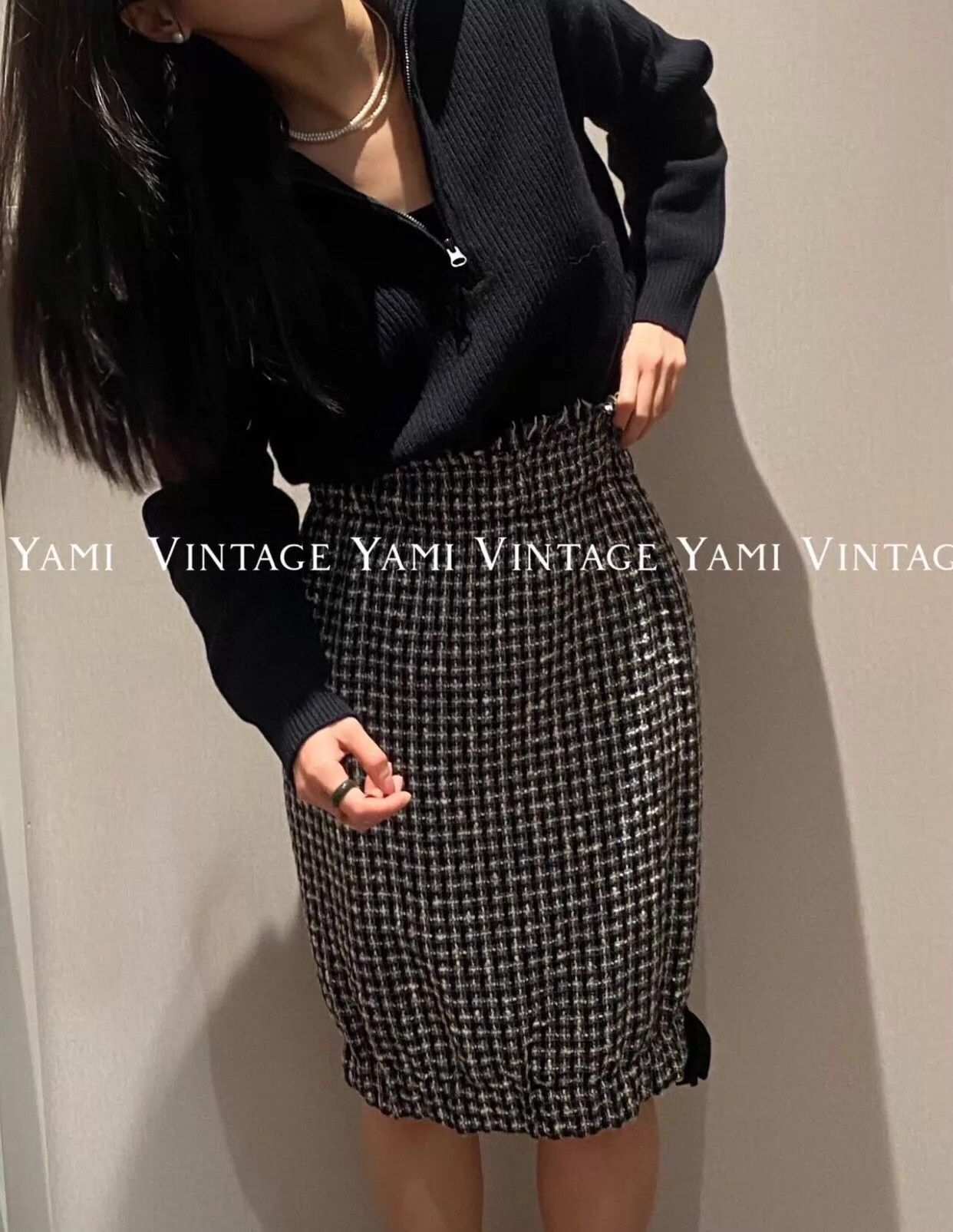 Chanel Chanel Wool Tweed B&W Crystal CC Button Skirt 34 Size 25" / US 0 / IT 36 - 2 Thumbnail