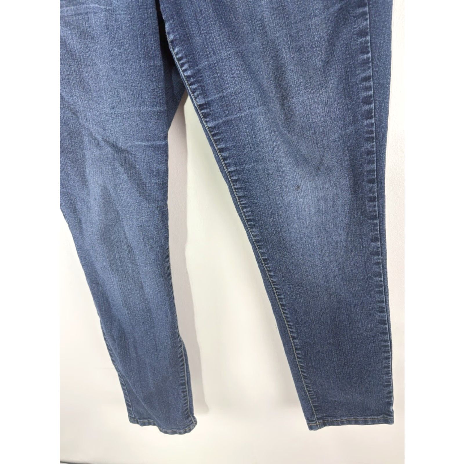 Torrid Torrid Med Wash W-Whiskers Low Rise Skinny Jeans Womens Size 14S Size 36" / US 14 / IT 50 - 3 Thumbnail