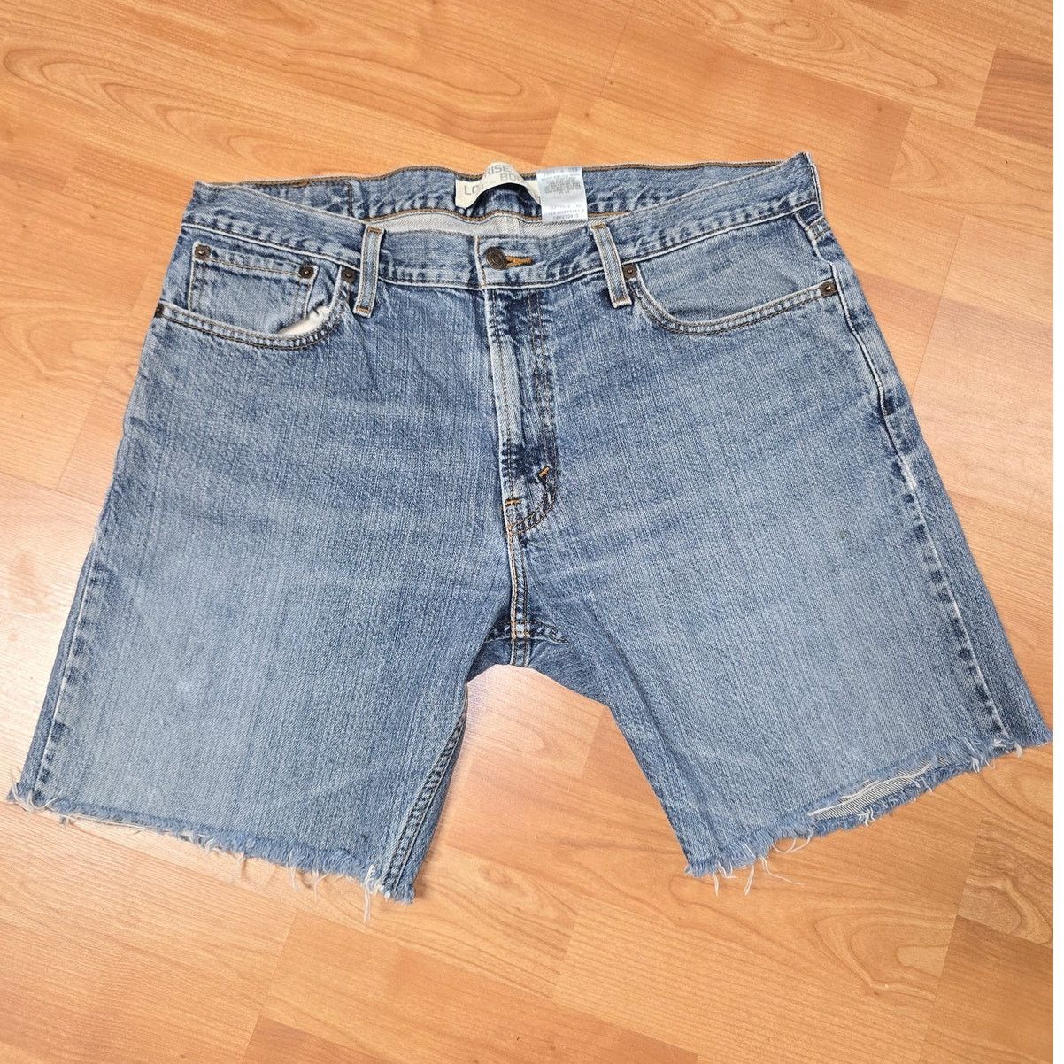 Levi's Levi's 36x30 Jean Shorts Light Wash Denim Cut Off Jorts Size US 36 / EU 52 - 1 Thumbnail