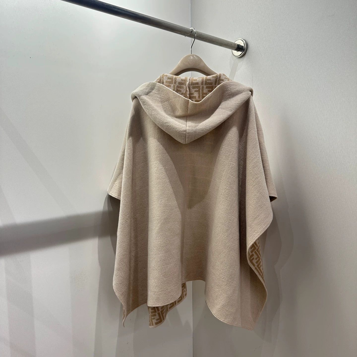 Fendi Fendi FF All Over Wool Cloak Size XS / US 0-2 / IT 36-38 - 2 Thumbnail