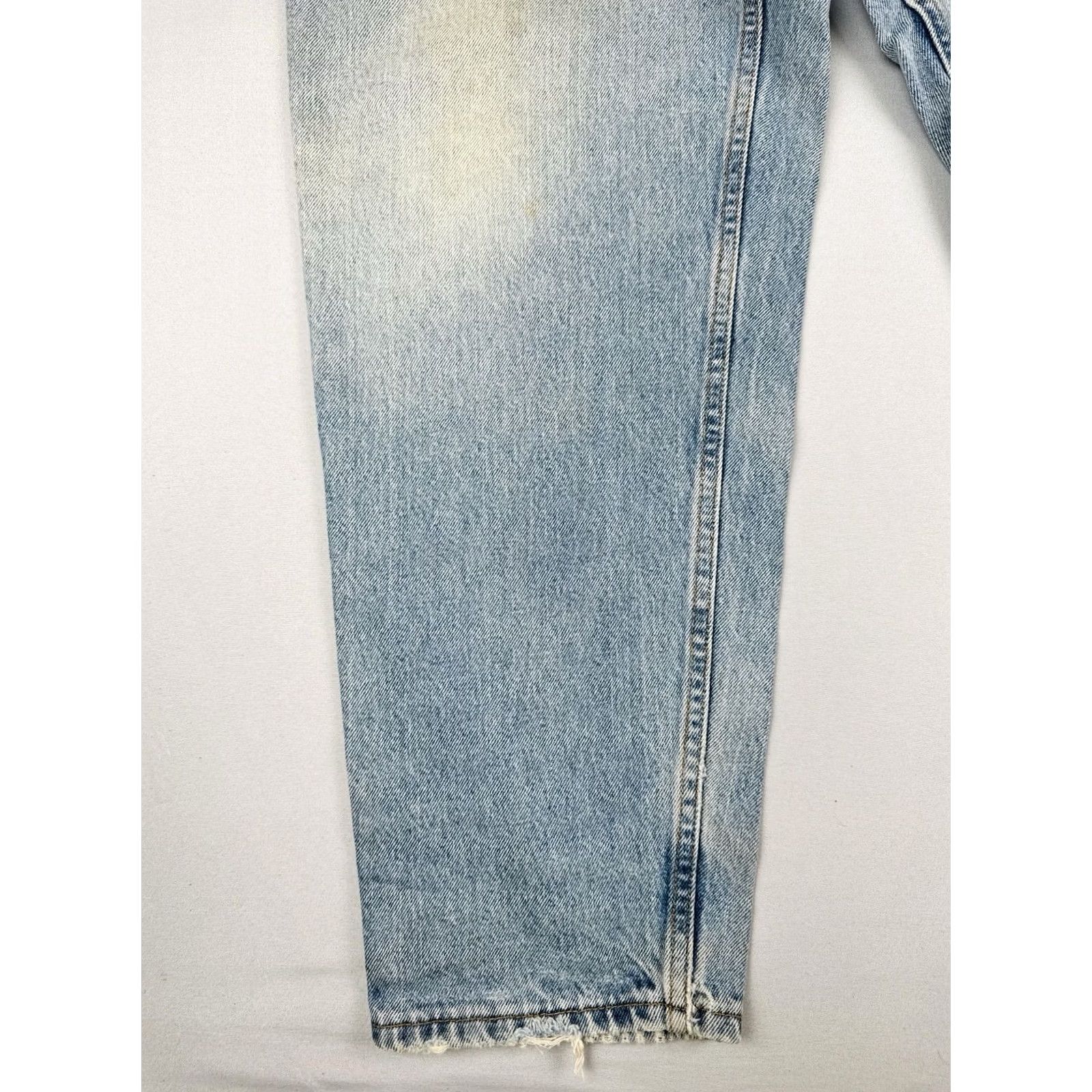 Levi's VINTAGE Levi's 560 Jeans Loose Fit Tapered USA Made 36x30 Light Wash Blue 90s Mens Size US 36 / EU 52 - 3 Thumbnail