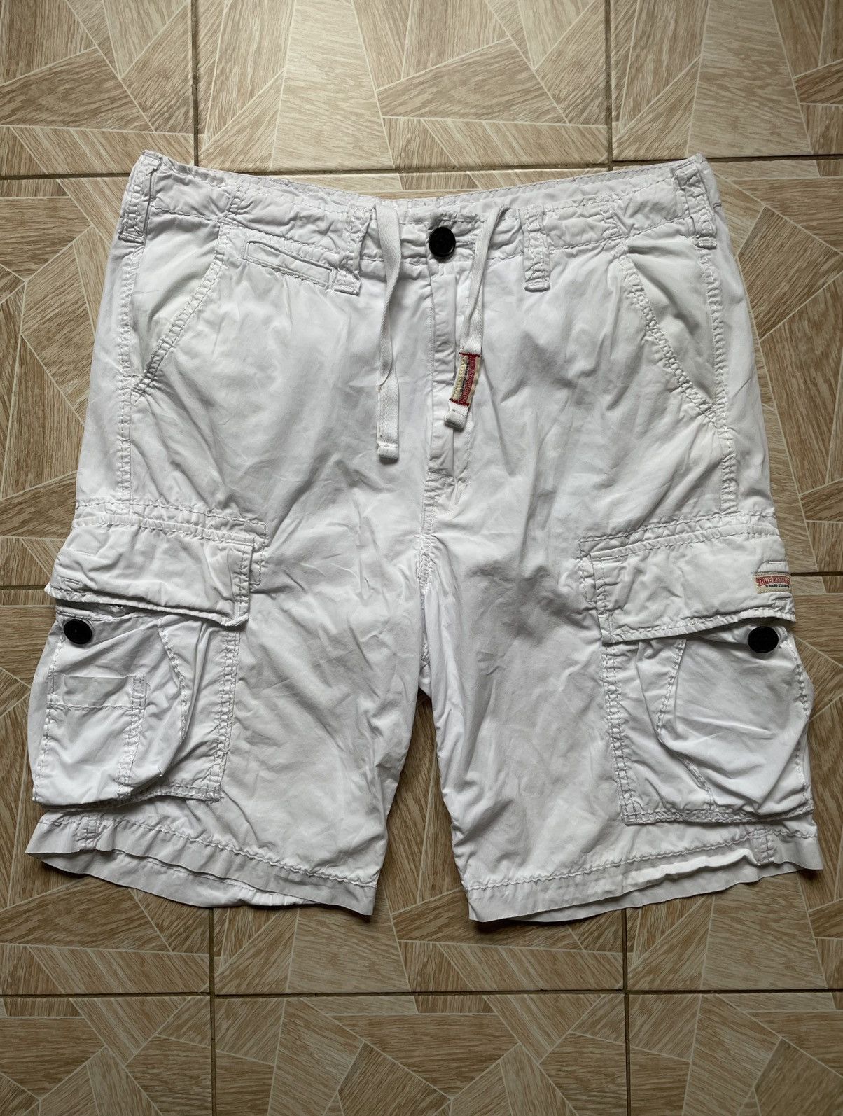 True Religion True Religion Cargo Shorts White 34 Embroidered Seams Logo Size US 34 / EU 50 - 1 Thumbnail