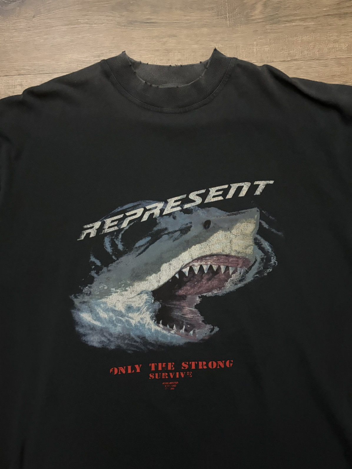 Represent Clo. Represent "Only The Strong" Shark T-Shirt Size US L / EU 52-54 / 3 - 2 Thumbnail