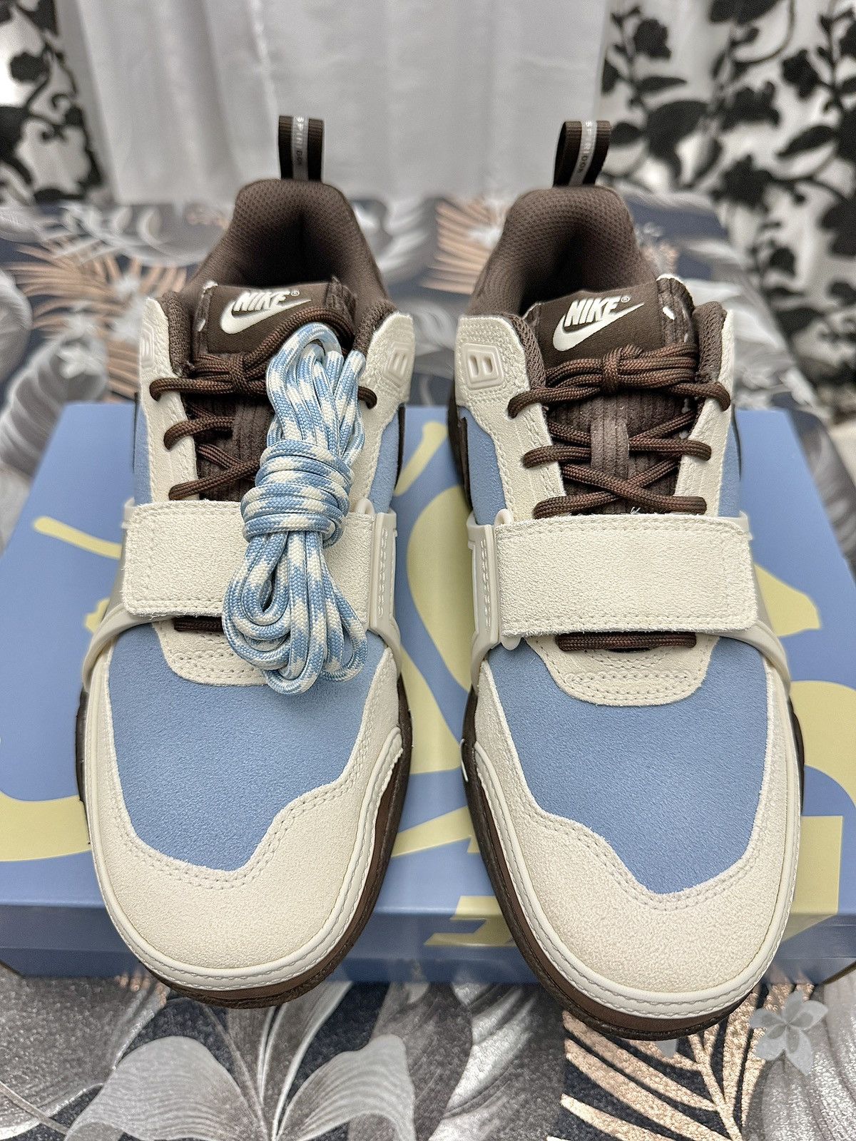 Nike × Travis Scott Nike Zoom Field Jaxx Travis Scott Leche Blu US 7.5 Size US 7.5 / EU 40-41 - 3 Thumbnail