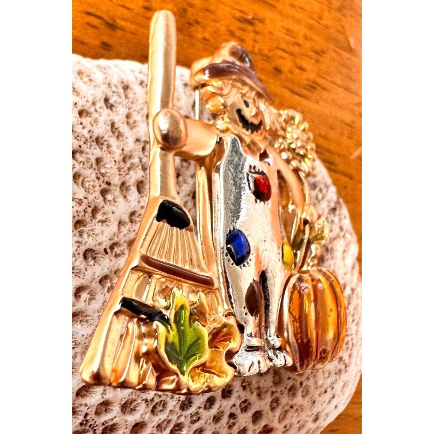 Handmade Scarecrow Brooch Pin New Fall Pumpkin Autumn Leaves Rake Sun Size ONE SIZE - 2 Thumbnail