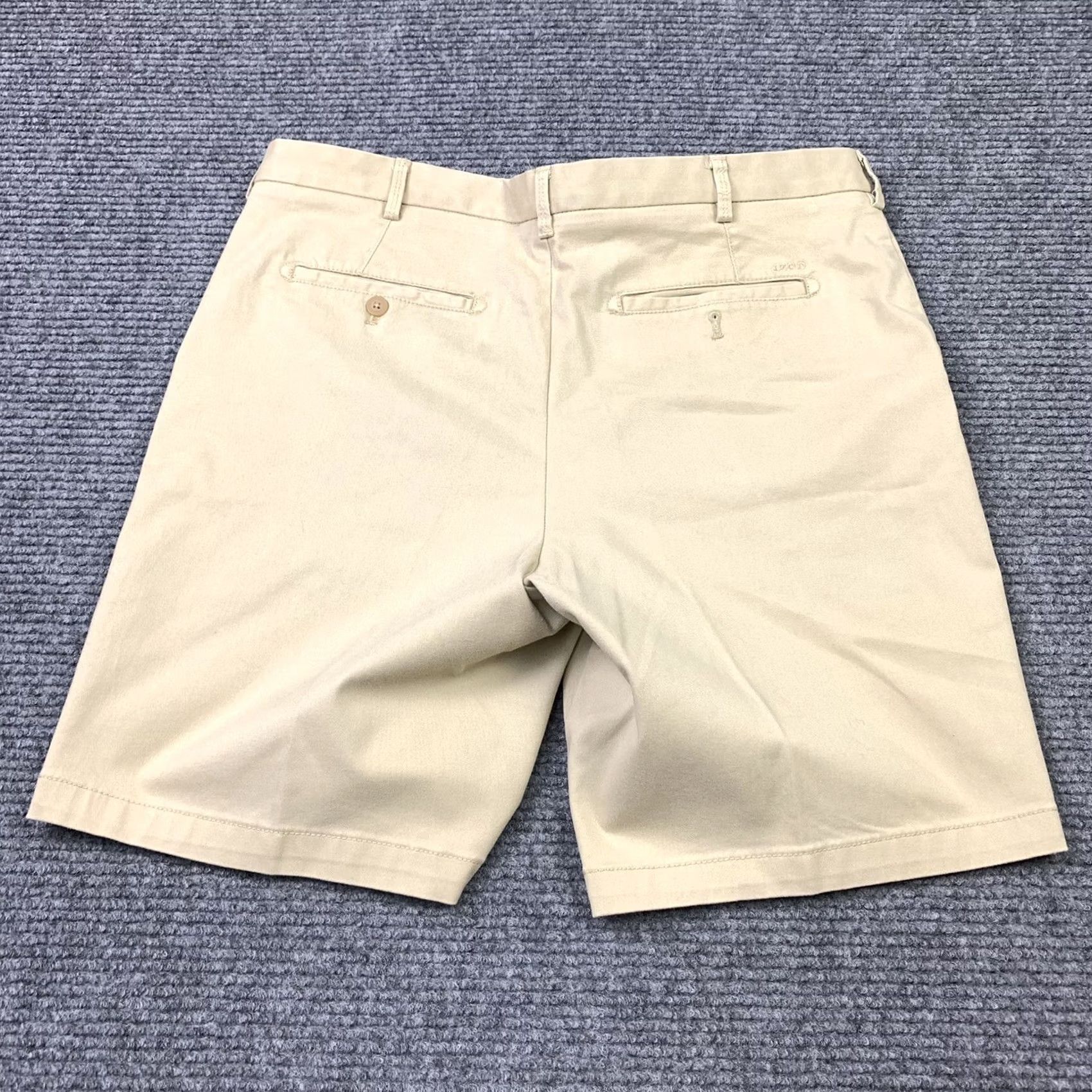 Izod VINTAGE Izod Mens Size 38 Khaki Flat Front Chino Shorts Casual Classy Dressy Golf Size US 38 / EU 54 - 3 Thumbnail