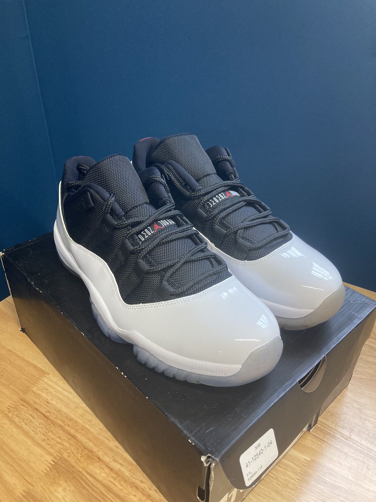 Jordan Brand × Nike Jordan 11 Low Size US 10.5 / EU 43-44 - 1 Thumbnail