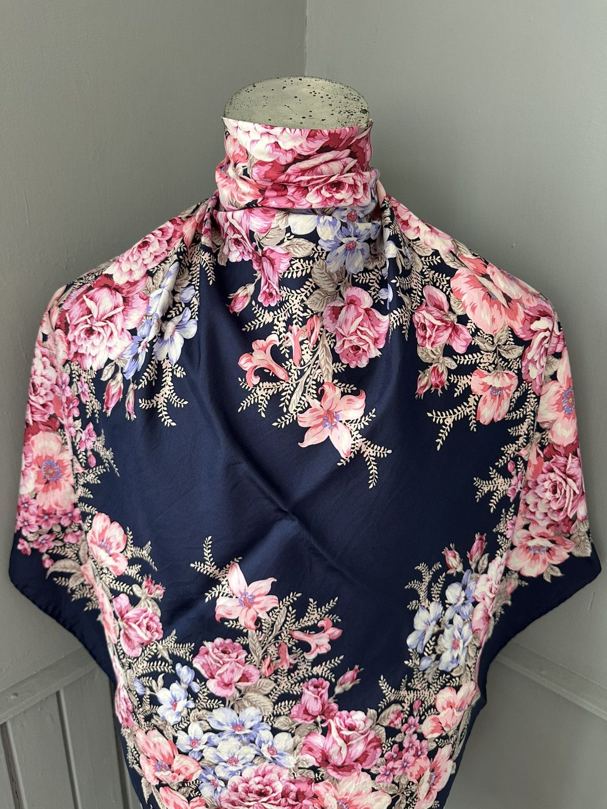 Pierre Balmain Pierre Balmain Floral Pattern Silk Scarf Size ONE SIZE - 4 Thumbnail