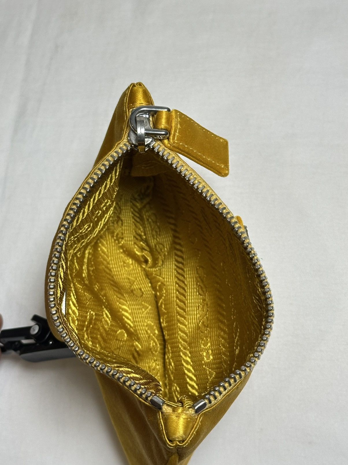 Prada Prada Pouch Clutch TESSUTO Giallo Fluo Nylon Neon Yellow Size ONE SIZE - 10 Thumbnail